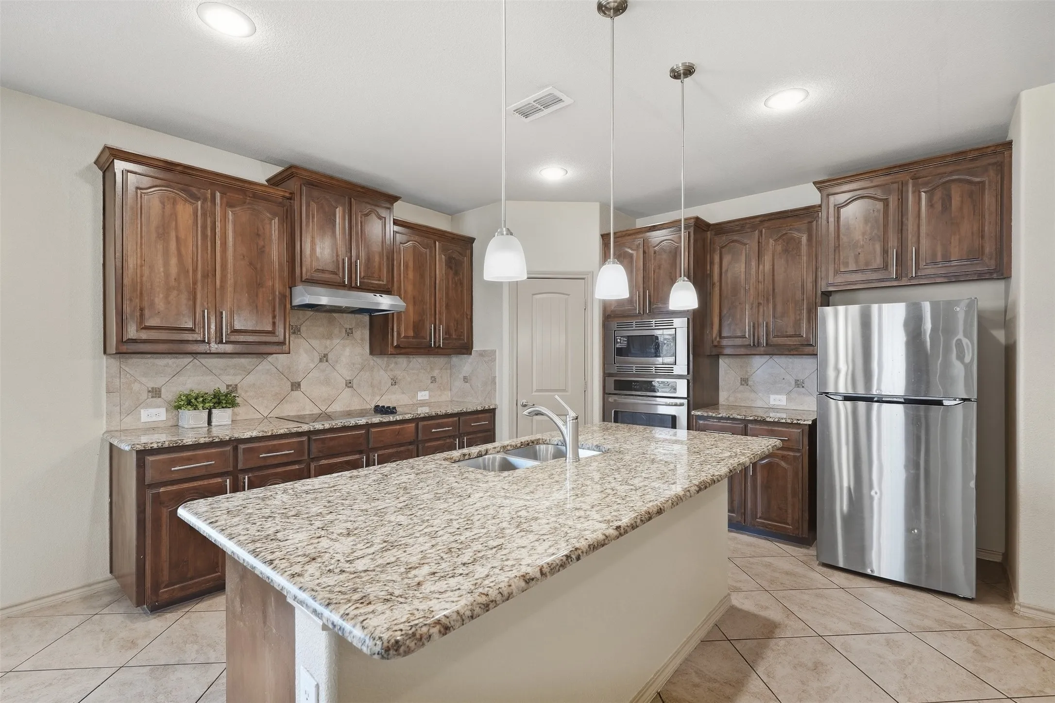 Single Family Residence For Rent in Tarrant County , 8 Mapleridge Drive, Edgecliff Village, Texas 76134, 4 Bedroom, 3 Bathroom, 2 Garage spaces, 2,905 Sqft, built in 2016, mls#21395404, Real Estate Agent in Edgecliff Village, Homes For Rent in Tarrant county, Homes For Rent in Edgecliff Village, Realtor in Edgecliff Village Texas, Real Estate Brokerage Independent Realty Texas, Luminita Cordes Realtor