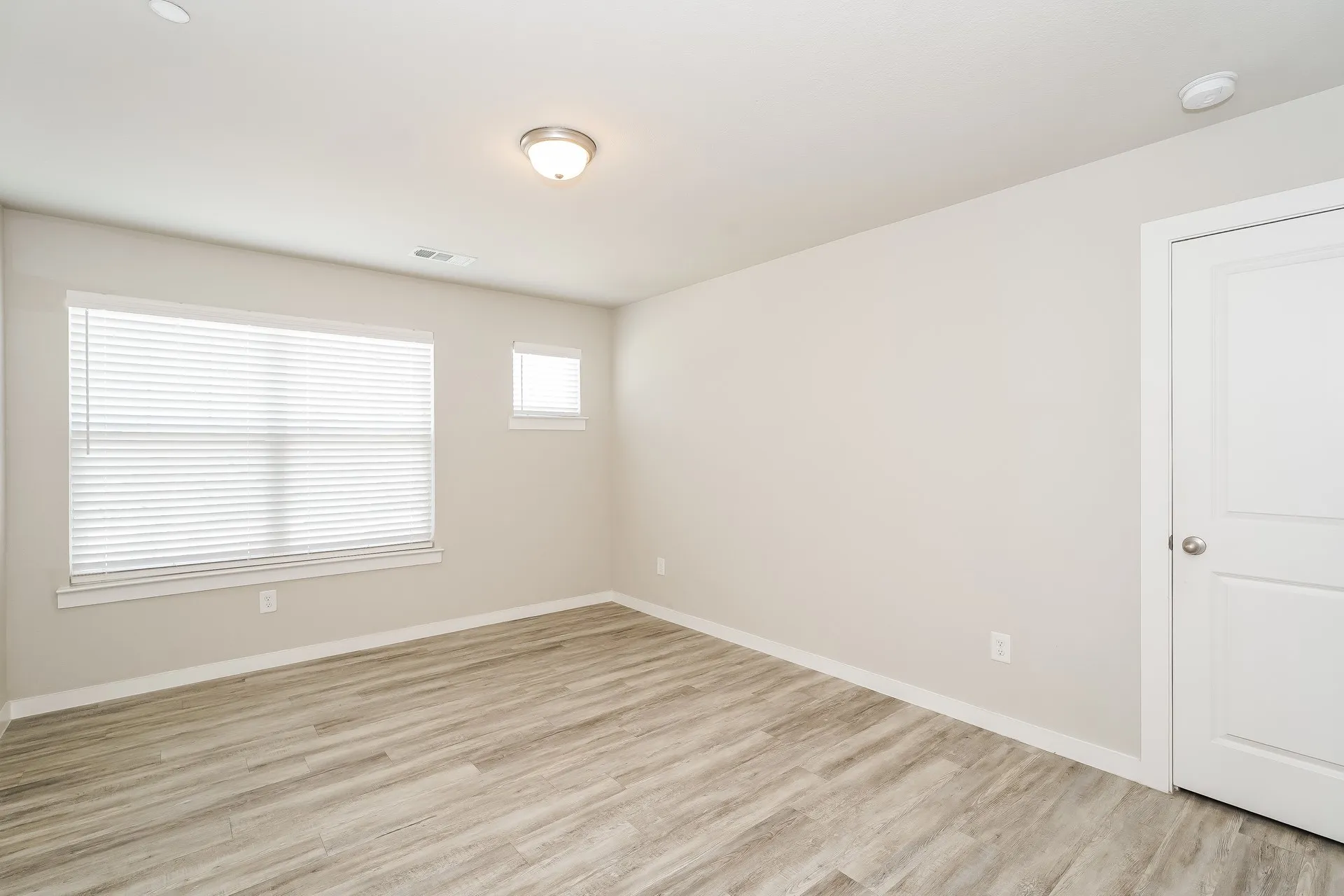 Single Family Residence For Rent in Denton County , 615 Sophia Way, Lewisville, Texas 75057, 4 Bedroom, 3 Bathroom, 2 Garage spaces, 2,056 Sqft, built in 2022, mls#21395439, Real Estate Agent in Lewisville, Homes For Rent in Denton county, Homes For Rent in Lewisville, Realtor in Lewisville Texas, Real Estate Brokerage Independent Realty Texas, Luminita Cordes Realtor