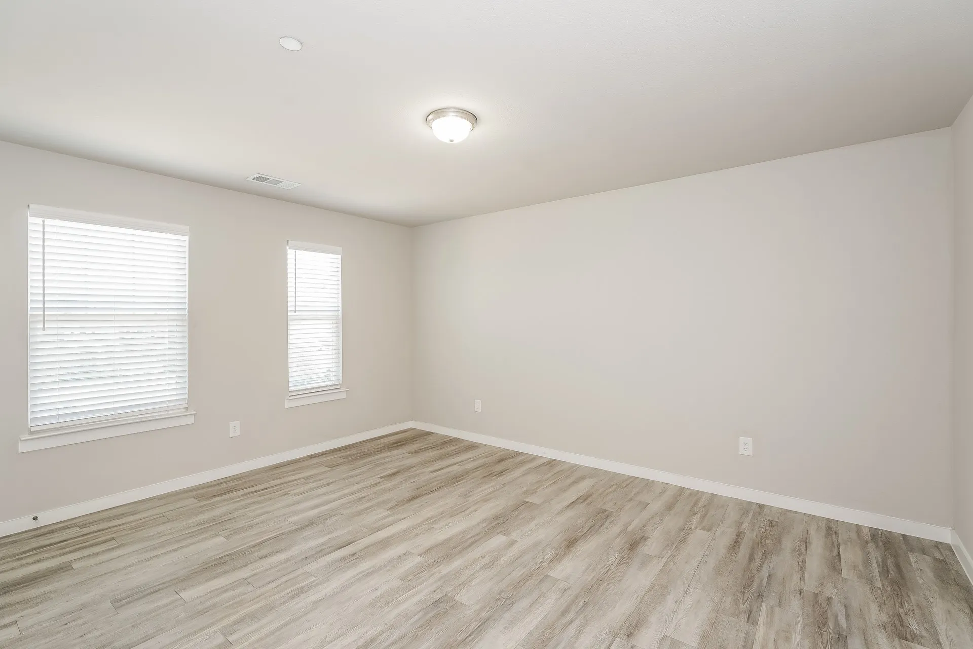 Single Family Residence For Rent in Denton County , 615 Sophia Way, Lewisville, Texas 75057, 4 Bedroom, 3 Bathroom, 2 Garage spaces, 2,056 Sqft, built in 2022, mls#21395439, Real Estate Agent in Lewisville, Homes For Rent in Denton county, Homes For Rent in Lewisville, Realtor in Lewisville Texas, Real Estate Brokerage Independent Realty Texas, Luminita Cordes Realtor