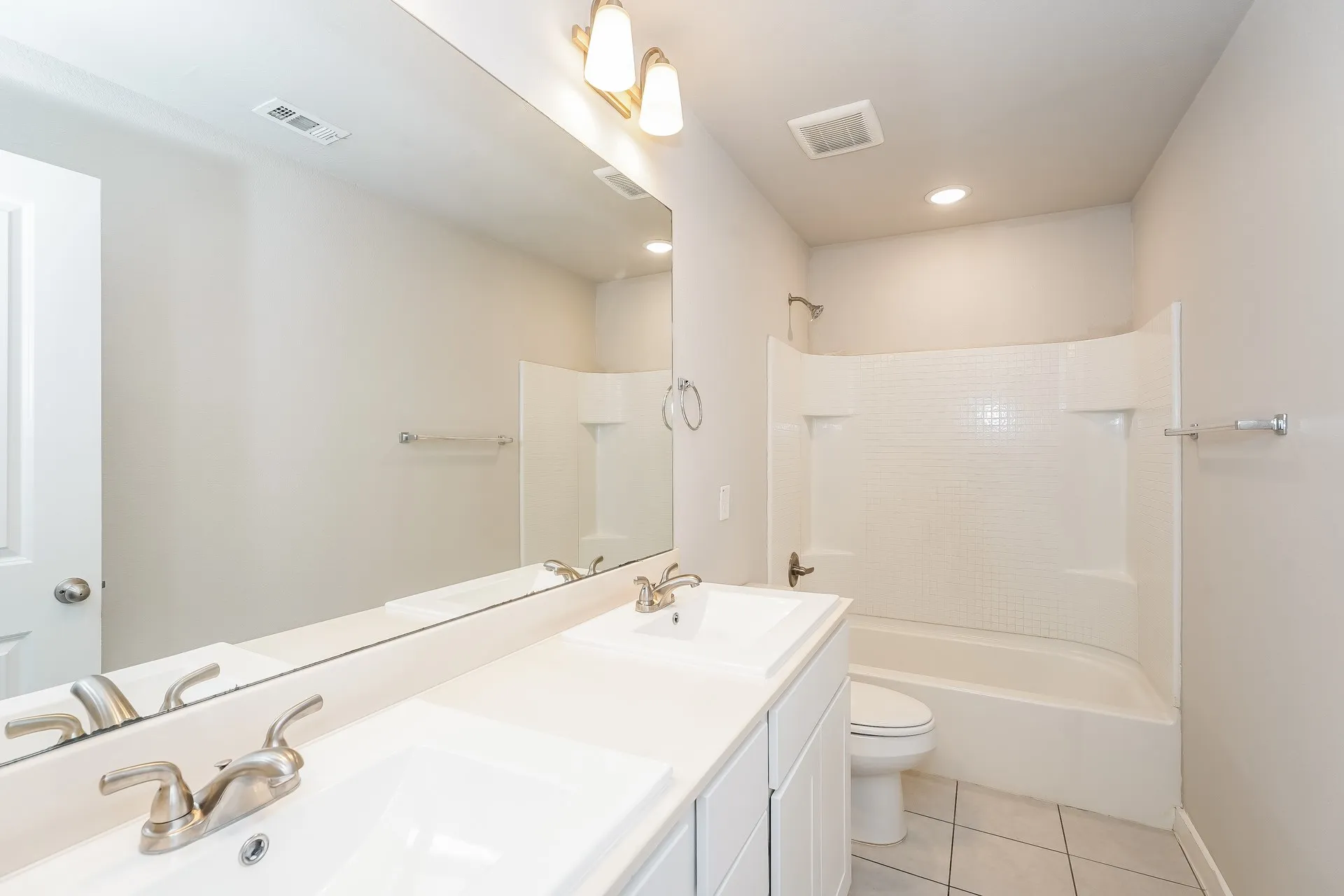 Single Family Residence For Rent in Denton County , 615 Sophia Way, Lewisville, Texas 75057, 4 Bedroom, 3 Bathroom, 2 Garage spaces, 2,056 Sqft, built in 2022, mls#21395439, Real Estate Agent in Lewisville, Homes For Rent in Denton county, Homes For Rent in Lewisville, Realtor in Lewisville Texas, Real Estate Brokerage Independent Realty Texas, Luminita Cordes Realtor