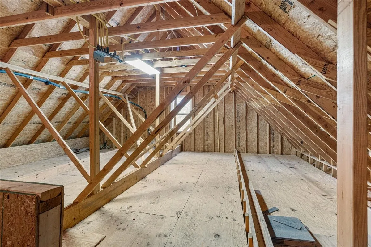 Single Family Residence For Sale in Henderson County , 239 Lakewood Road, Trinidad, Texas 75163, 3 Bedroom, 2 Bathroom, 2 Garage spaces, 2,268 Sqft, built in 2012, mls#21394932, Real Estate Agent in Trinidad, Homes For Sale in Henderson county, Homes For Sale in Trinidad, Realtor in Trinidad Texas, Real Estate Brokerage Independent Realty Texas, Luminita Cordes Realtor