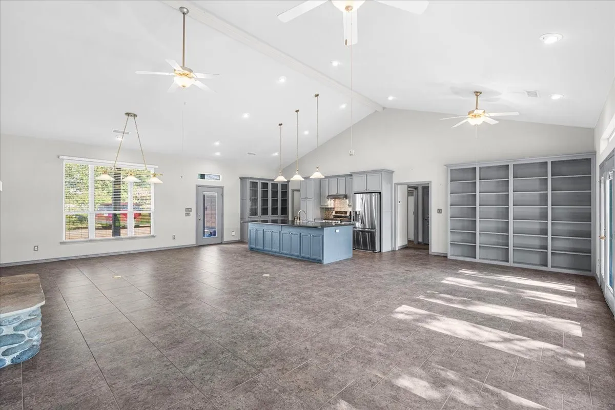 Single Family Residence For Sale in Henderson County , 239 Lakewood Road, Trinidad, Texas 75163, 3 Bedroom, 2 Bathroom, 2 Garage spaces, 2,268 Sqft, built in 2012, mls#21394932, Real Estate Agent in Trinidad, Homes For Sale in Henderson county, Homes For Sale in Trinidad, Realtor in Trinidad Texas, Real Estate Brokerage Independent Realty Texas, Luminita Cordes Realtor
