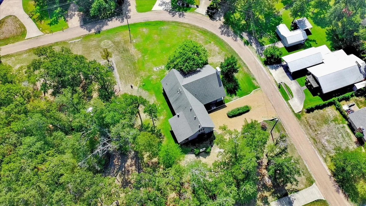 Single Family Residence For Sale in Henderson County , 239 Lakewood Road, Trinidad, Texas 75163, 3 Bedroom, 2 Bathroom, 2 Garage spaces, 2,268 Sqft, built in 2012, mls#21394932, Real Estate Agent in Trinidad, Homes For Sale in Henderson county, Homes For Sale in Trinidad, Realtor in Trinidad Texas, Real Estate Brokerage Independent Realty Texas, Luminita Cordes Realtor