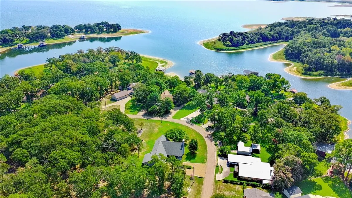 Single Family Residence For Sale in Henderson County , 239 Lakewood Road, Trinidad, Texas 75163, 3 Bedroom, 2 Bathroom, 2 Garage spaces, 2,268 Sqft, built in 2012, mls#21394932, Real Estate Agent in Trinidad, Homes For Sale in Henderson county, Homes For Sale in Trinidad, Realtor in Trinidad Texas, Real Estate Brokerage Independent Realty Texas, Luminita Cordes Realtor