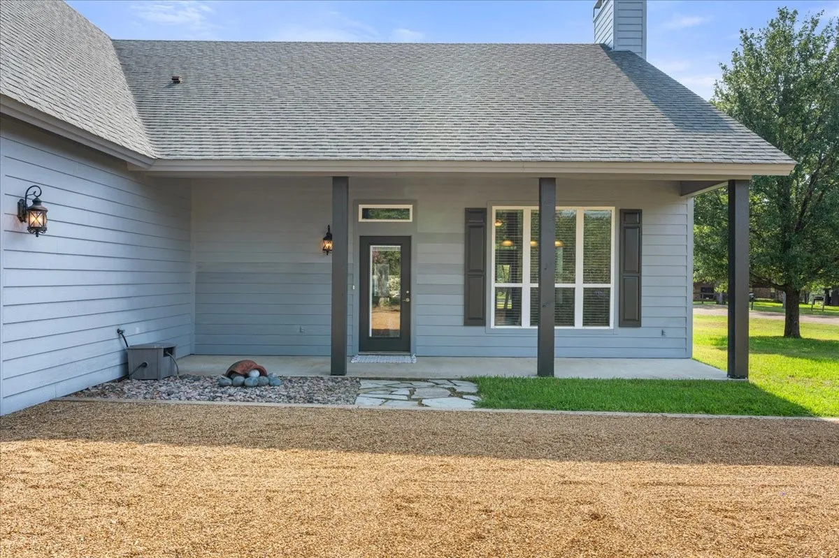 Single Family Residence For Sale in Henderson County , 239 Lakewood Road, Trinidad, Texas 75163, 3 Bedroom, 2 Bathroom, 2 Garage spaces, 2,268 Sqft, built in 2012, mls#21394932, Real Estate Agent in Trinidad, Homes For Sale in Henderson county, Homes For Sale in Trinidad, Realtor in Trinidad Texas, Real Estate Brokerage Independent Realty Texas, Luminita Cordes Realtor