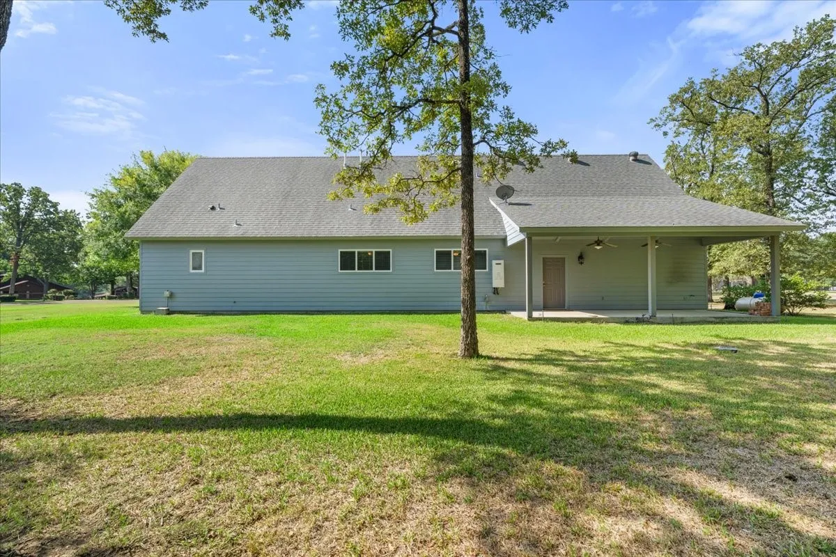 Single Family Residence For Sale in Henderson County , 239 Lakewood Road, Trinidad, Texas 75163, 3 Bedroom, 2 Bathroom, 2 Garage spaces, 2,268 Sqft, built in 2012, mls#21394932, Real Estate Agent in Trinidad, Homes For Sale in Henderson county, Homes For Sale in Trinidad, Realtor in Trinidad Texas, Real Estate Brokerage Independent Realty Texas, Luminita Cordes Realtor