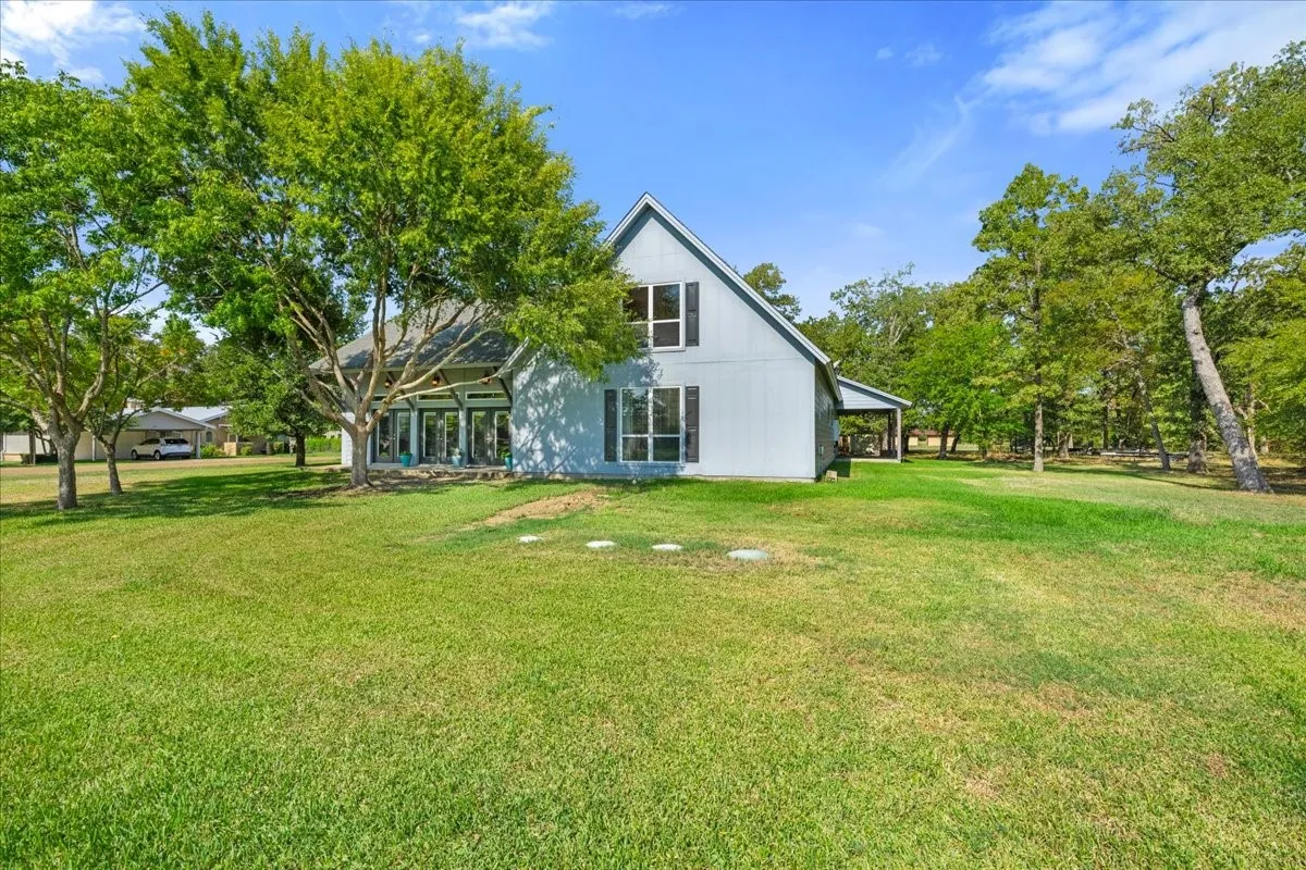 Single Family Residence For Sale in Henderson County , 239 Lakewood Road, Trinidad, Texas 75163, 3 Bedroom, 2 Bathroom, 2 Garage spaces, 2,268 Sqft, built in 2012, mls#21394932, Real Estate Agent in Trinidad, Homes For Sale in Henderson county, Homes For Sale in Trinidad, Realtor in Trinidad Texas, Real Estate Brokerage Independent Realty Texas, Luminita Cordes Realtor