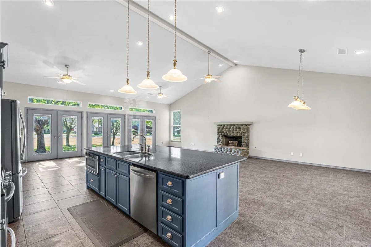 Single Family Residence For Sale in Henderson County , 239 Lakewood Road, Trinidad, Texas 75163, 3 Bedroom, 2 Bathroom, 2 Garage spaces, 2,268 Sqft, built in 2012, mls#21394932, Real Estate Agent in Trinidad, Homes For Sale in Henderson county, Homes For Sale in Trinidad, Realtor in Trinidad Texas, Real Estate Brokerage Independent Realty Texas, Luminita Cordes Realtor