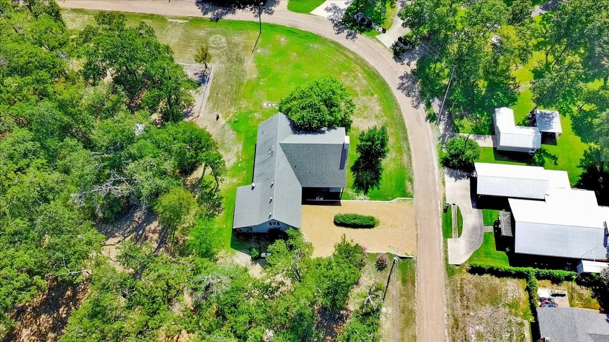 Single Family Residence For Sale in Henderson County , 239 Lakewood Road, Trinidad, Texas 75163, 3 Bedroom, 2 Bathroom, 2 Garage spaces, 2,268 Sqft, built in 2012, mls#21394932, Real Estate Agent in Trinidad, Homes For Sale in Henderson county, Homes For Sale in Trinidad, Realtor in Trinidad Texas, Real Estate Brokerage Independent Realty Texas, Luminita Cordes Realtor
