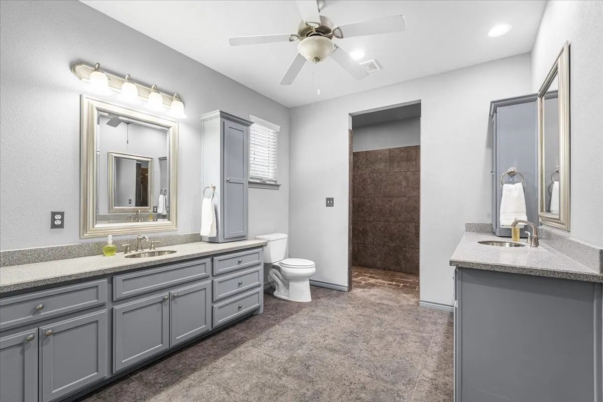 Single Family Residence For Sale in Henderson County , 239 Lakewood Road, Trinidad, Texas 75163, 3 Bedroom, 2 Bathroom, 2 Garage spaces, 2,268 Sqft, built in 2012, mls#21394932, Real Estate Agent in Trinidad, Homes For Sale in Henderson county, Homes For Sale in Trinidad, Realtor in Trinidad Texas, Real Estate Brokerage Independent Realty Texas, Luminita Cordes Realtor