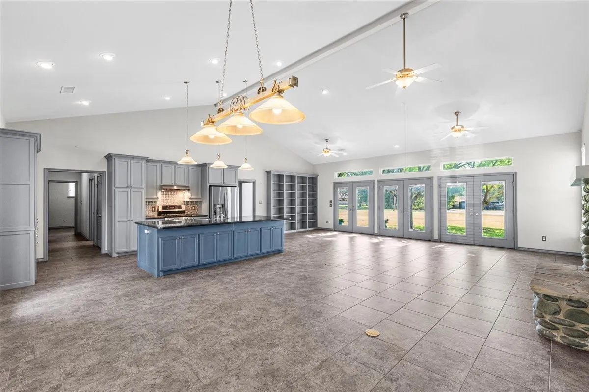 Single Family Residence For Sale in Henderson County , 239 Lakewood Road, Trinidad, Texas 75163, 3 Bedroom, 2 Bathroom, 2 Garage spaces, 2,268 Sqft, built in 2012, mls#21394932, Real Estate Agent in Trinidad, Homes For Sale in Henderson county, Homes For Sale in Trinidad, Realtor in Trinidad Texas, Real Estate Brokerage Independent Realty Texas, Luminita Cordes Realtor