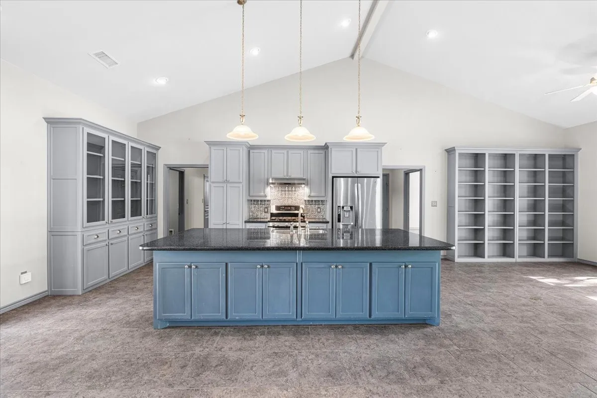 Single Family Residence For Sale in Henderson County , 239 Lakewood Road, Trinidad, Texas 75163, 3 Bedroom, 2 Bathroom, 2 Garage spaces, 2,268 Sqft, built in 2012, mls#21394932, Real Estate Agent in Trinidad, Homes For Sale in Henderson county, Homes For Sale in Trinidad, Realtor in Trinidad Texas, Real Estate Brokerage Independent Realty Texas, Luminita Cordes Realtor