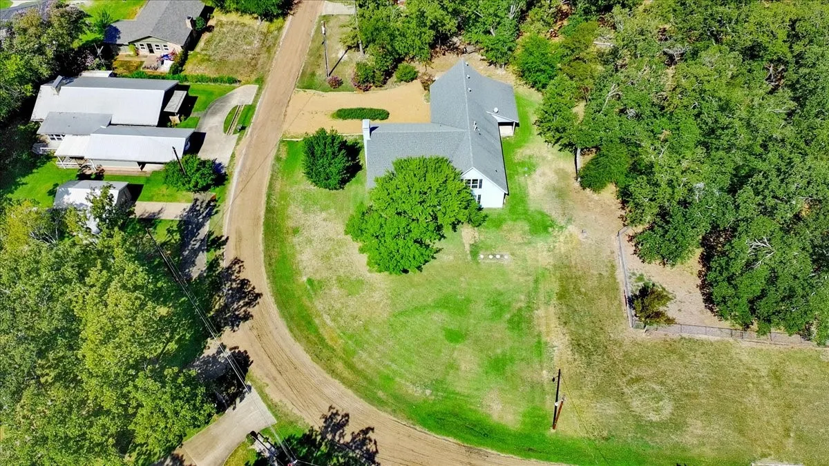 Single Family Residence For Sale in Henderson County , 239 Lakewood Road, Trinidad, Texas 75163, 3 Bedroom, 2 Bathroom, 2 Garage spaces, 2,268 Sqft, built in 2012, mls#21394932, Real Estate Agent in Trinidad, Homes For Sale in Henderson county, Homes For Sale in Trinidad, Realtor in Trinidad Texas, Real Estate Brokerage Independent Realty Texas, Luminita Cordes Realtor