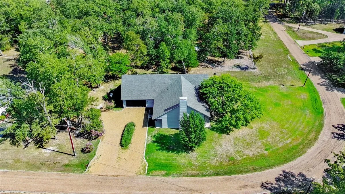 Single Family Residence For Sale in Henderson County , 239 Lakewood Road, Trinidad, Texas 75163, 3 Bedroom, 2 Bathroom, 2 Garage spaces, 2,268 Sqft, built in 2012, mls#21394932, Real Estate Agent in Trinidad, Homes For Sale in Henderson county, Homes For Sale in Trinidad, Realtor in Trinidad Texas, Real Estate Brokerage Independent Realty Texas, Luminita Cordes Realtor
