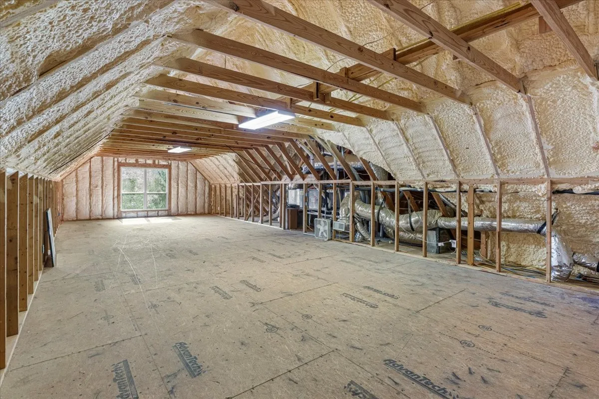 Single Family Residence For Sale in Henderson County , 239 Lakewood Road, Trinidad, Texas 75163, 3 Bedroom, 2 Bathroom, 2 Garage spaces, 2,268 Sqft, built in 2012, mls#21394932, Real Estate Agent in Trinidad, Homes For Sale in Henderson county, Homes For Sale in Trinidad, Realtor in Trinidad Texas, Real Estate Brokerage Independent Realty Texas, Luminita Cordes Realtor