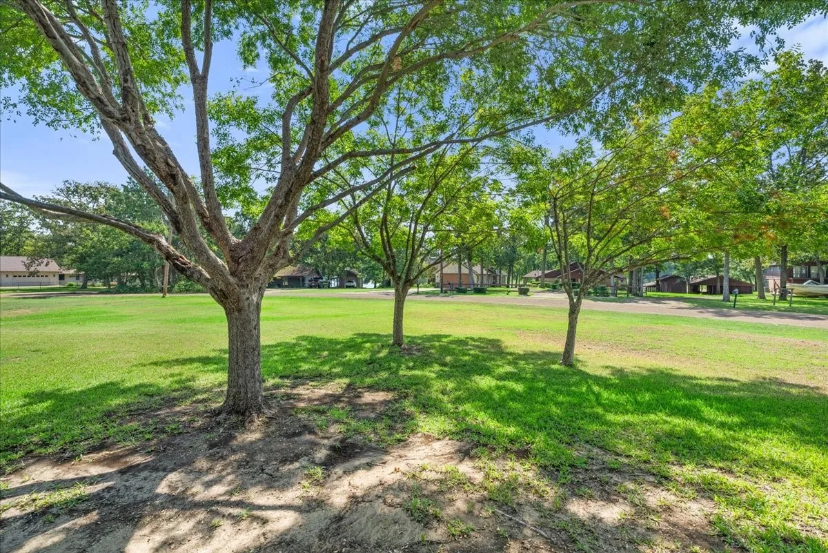 Single Family Residence For Sale in Henderson County , 239 Lakewood Road, Trinidad, Texas 75163, 3 Bedroom, 2 Bathroom, 2 Garage spaces, 2,268 Sqft, built in 2012, mls#21394932, Real Estate Agent in Trinidad, Homes For Sale in Henderson county, Homes For Sale in Trinidad, Realtor in Trinidad Texas, Real Estate Brokerage Independent Realty Texas, Luminita Cordes Realtor