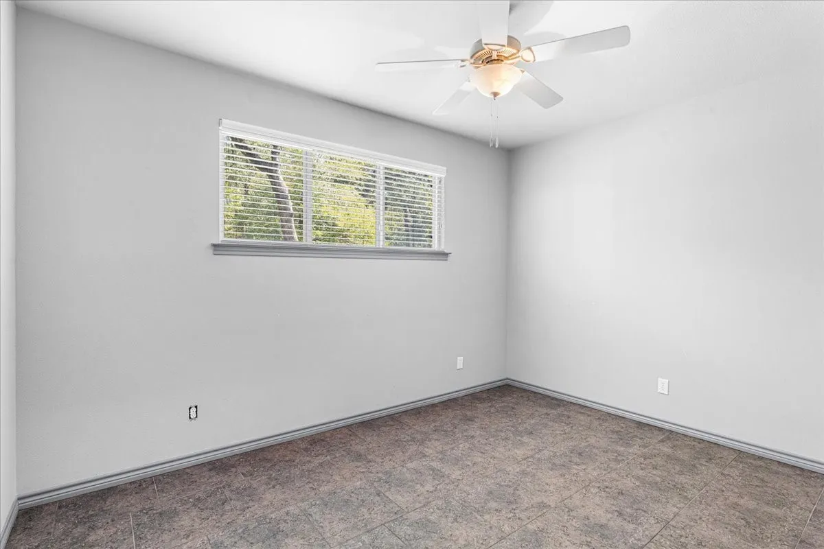 Single Family Residence For Sale in Henderson County , 239 Lakewood Road, Trinidad, Texas 75163, 3 Bedroom, 2 Bathroom, 2 Garage spaces, 2,268 Sqft, built in 2012, mls#21394932, Real Estate Agent in Trinidad, Homes For Sale in Henderson county, Homes For Sale in Trinidad, Realtor in Trinidad Texas, Real Estate Brokerage Independent Realty Texas, Luminita Cordes Realtor