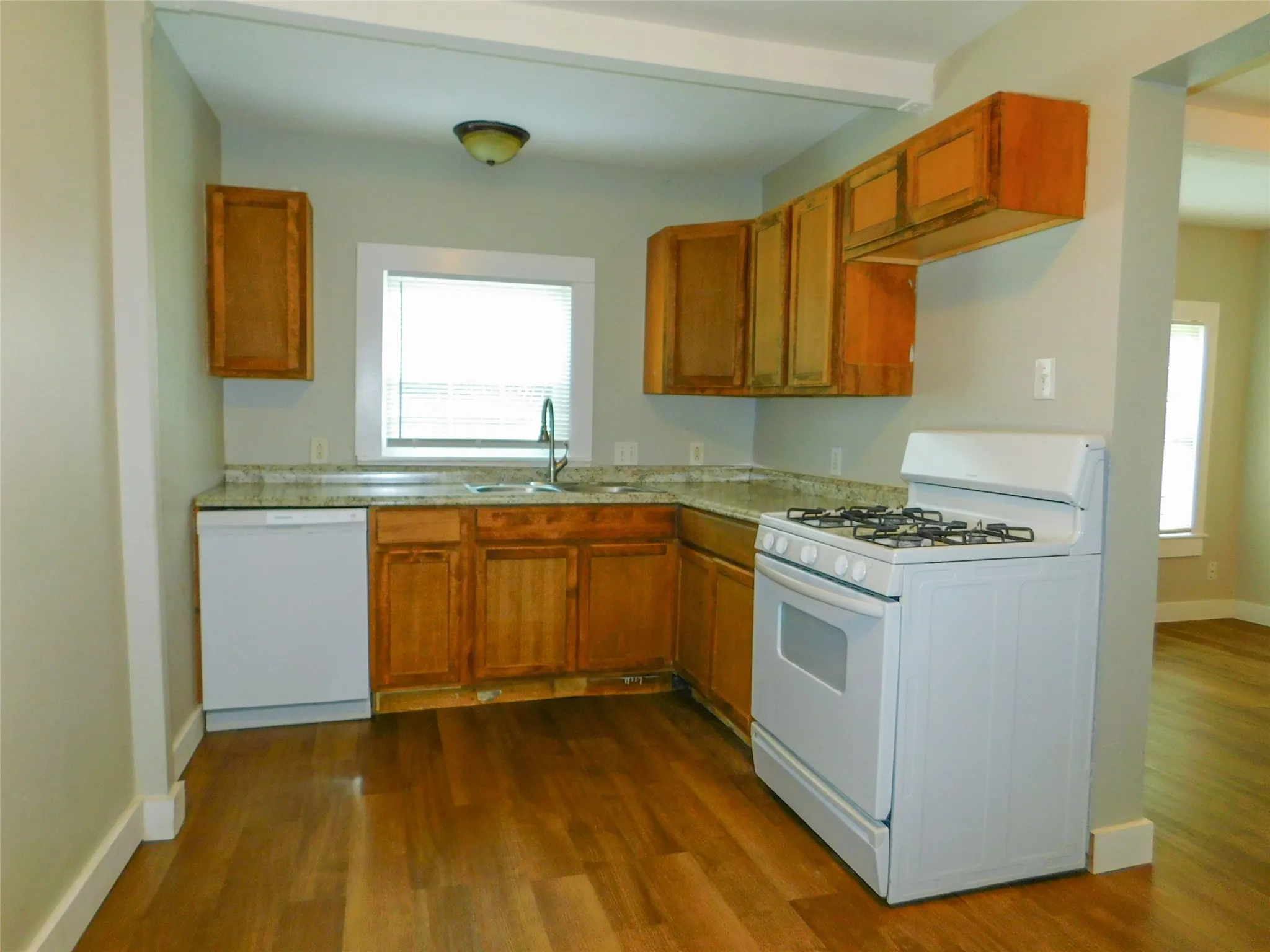 Single Family Residence For Rent in Denton County , 315 W Congress Street, Denton, Texas 76201, 3 Bedroom, 2 Bathroom, Garage spaces, 1,478 Sqft, built in 1963, mls#21395367, Real Estate Agent in Denton, Homes For Rent in Denton county, Homes For Rent in Denton, Realtor in Denton Texas, Real Estate Brokerage Independent Realty Texas, Luminita Cordes Realtor