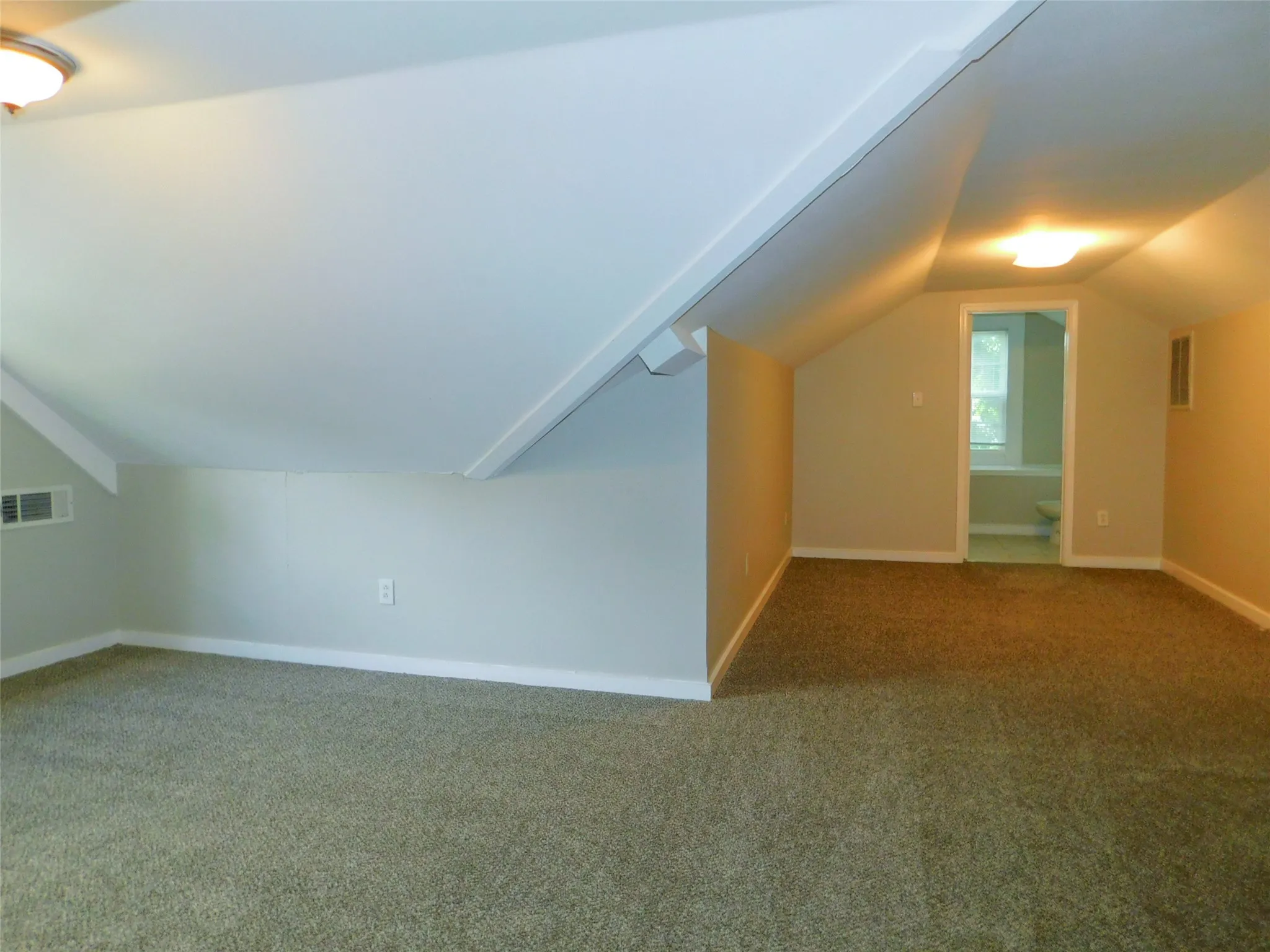 Single Family Residence For Rent in Denton County , 315 W Congress Street, Denton, Texas 76201, 3 Bedroom, 2 Bathroom, Garage spaces, 1,478 Sqft, built in 1963, mls#21395367, Real Estate Agent in Denton, Homes For Rent in Denton county, Homes For Rent in Denton, Realtor in Denton Texas, Real Estate Brokerage Independent Realty Texas, Luminita Cordes Realtor