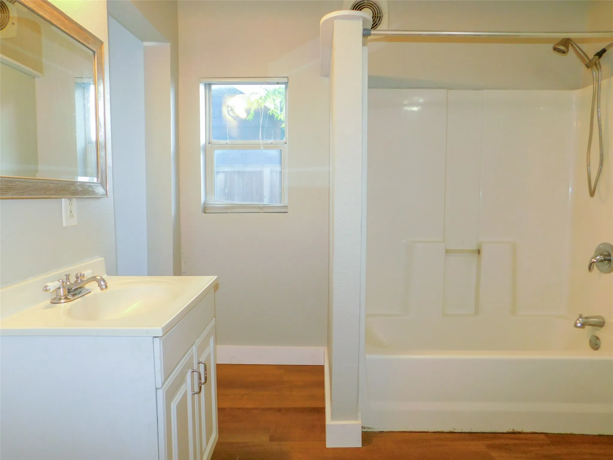 Single Family Residence For Rent in Denton County , 315 W Congress Street, Denton, Texas 76201, 3 Bedroom, 2 Bathroom, Garage spaces, 1,478 Sqft, built in 1963, mls#21395367, Real Estate Agent in Denton, Homes For Rent in Denton county, Homes For Rent in Denton, Realtor in Denton Texas, Real Estate Brokerage Independent Realty Texas, Luminita Cordes Realtor