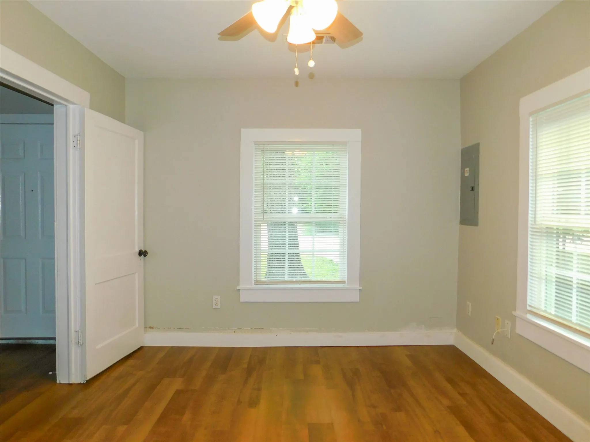 Single Family Residence For Rent in Denton County , 315 W Congress Street, Denton, Texas 76201, 3 Bedroom, 2 Bathroom, Garage spaces, 1,478 Sqft, built in 1963, mls#21395367, Real Estate Agent in Denton, Homes For Rent in Denton county, Homes For Rent in Denton, Realtor in Denton Texas, Real Estate Brokerage Independent Realty Texas, Luminita Cordes Realtor