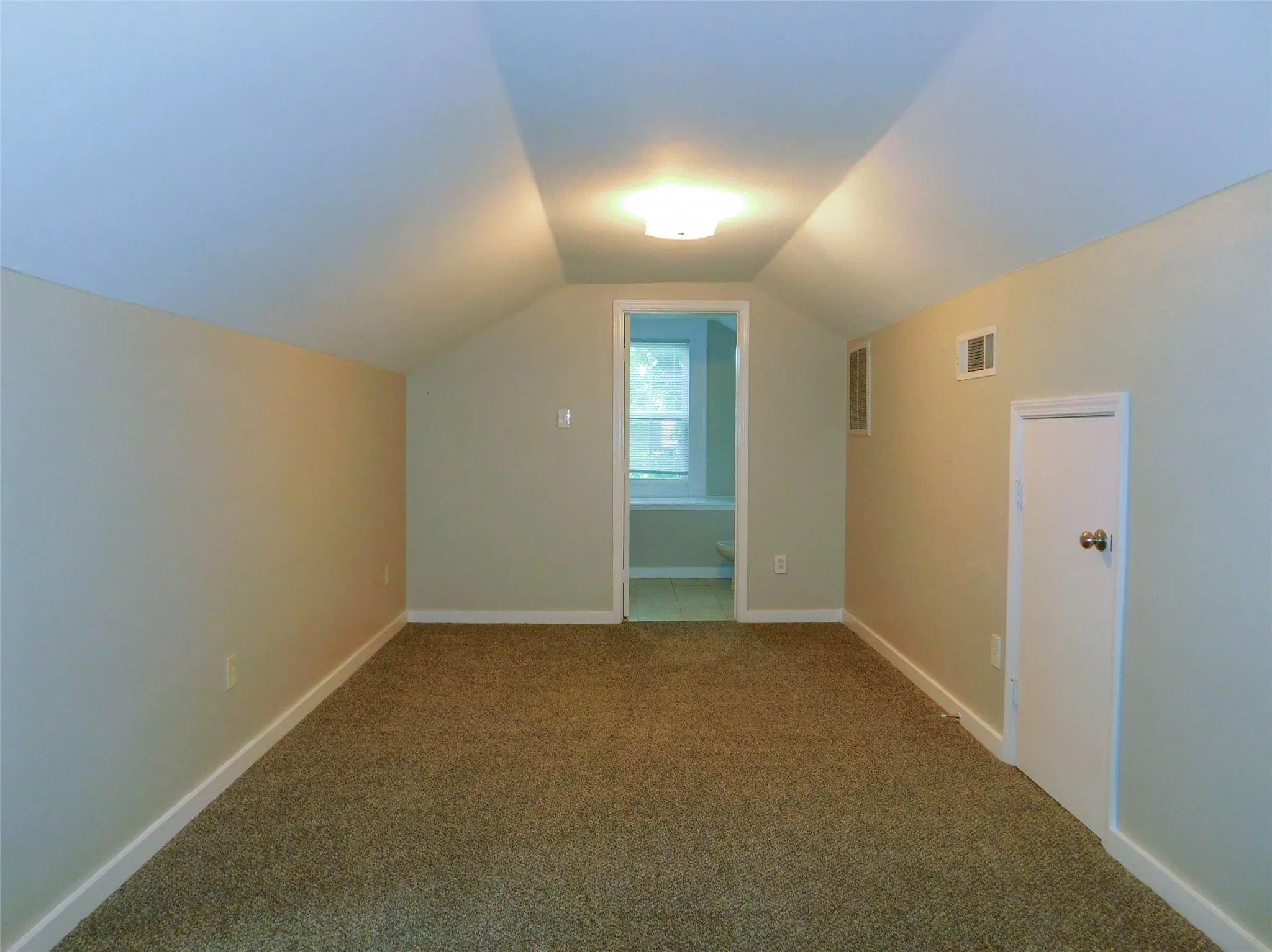 Single Family Residence For Rent in Denton County , 315 W Congress Street, Denton, Texas 76201, 3 Bedroom, 2 Bathroom, Garage spaces, 1,478 Sqft, built in 1963, mls#21395367, Real Estate Agent in Denton, Homes For Rent in Denton county, Homes For Rent in Denton, Realtor in Denton Texas, Real Estate Brokerage Independent Realty Texas, Luminita Cordes Realtor