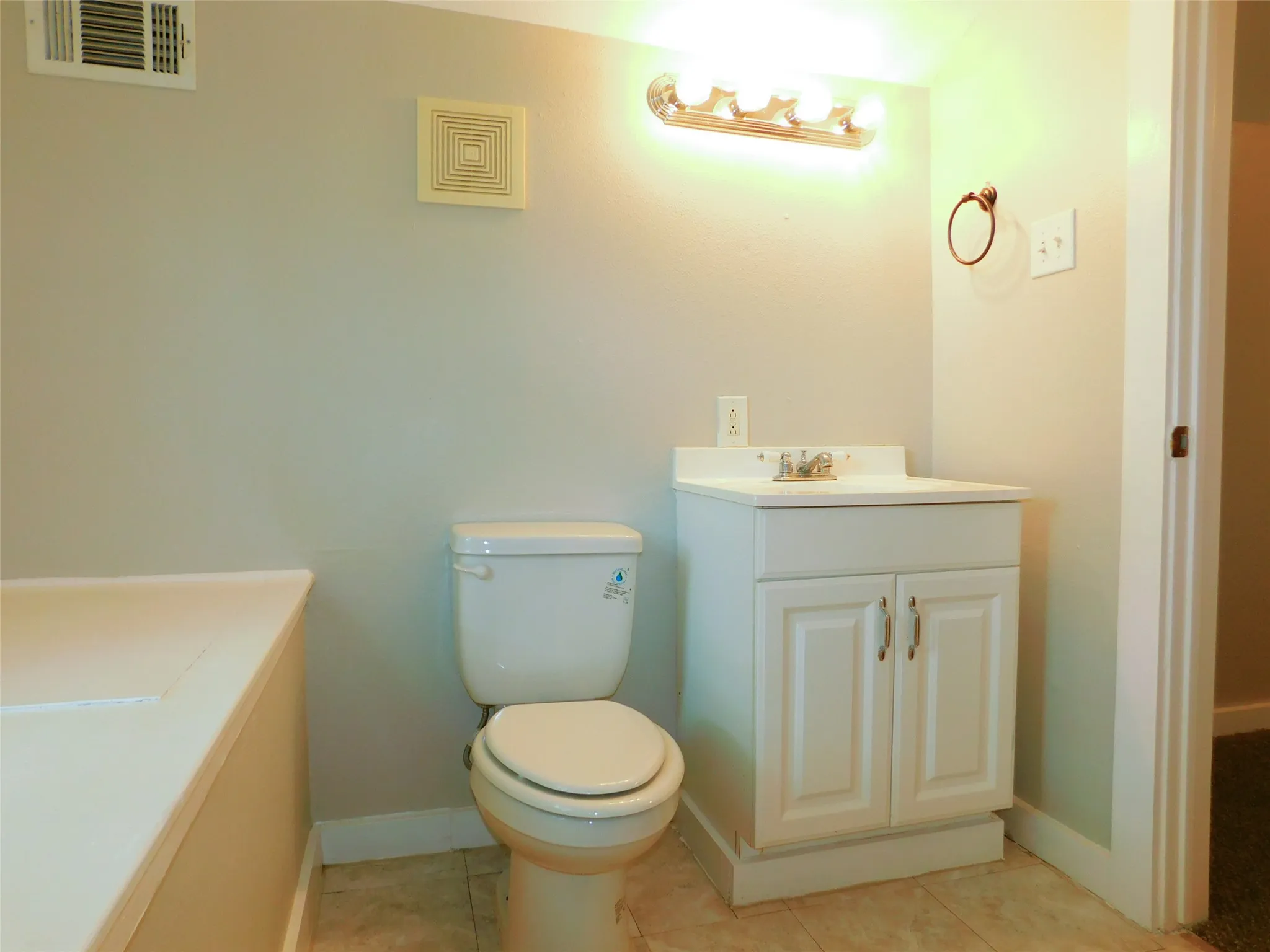 Single Family Residence For Rent in Denton County , 315 W Congress Street, Denton, Texas 76201, 3 Bedroom, 2 Bathroom, Garage spaces, 1,478 Sqft, built in 1963, mls#21395367, Real Estate Agent in Denton, Homes For Rent in Denton county, Homes For Rent in Denton, Realtor in Denton Texas, Real Estate Brokerage Independent Realty Texas, Luminita Cordes Realtor