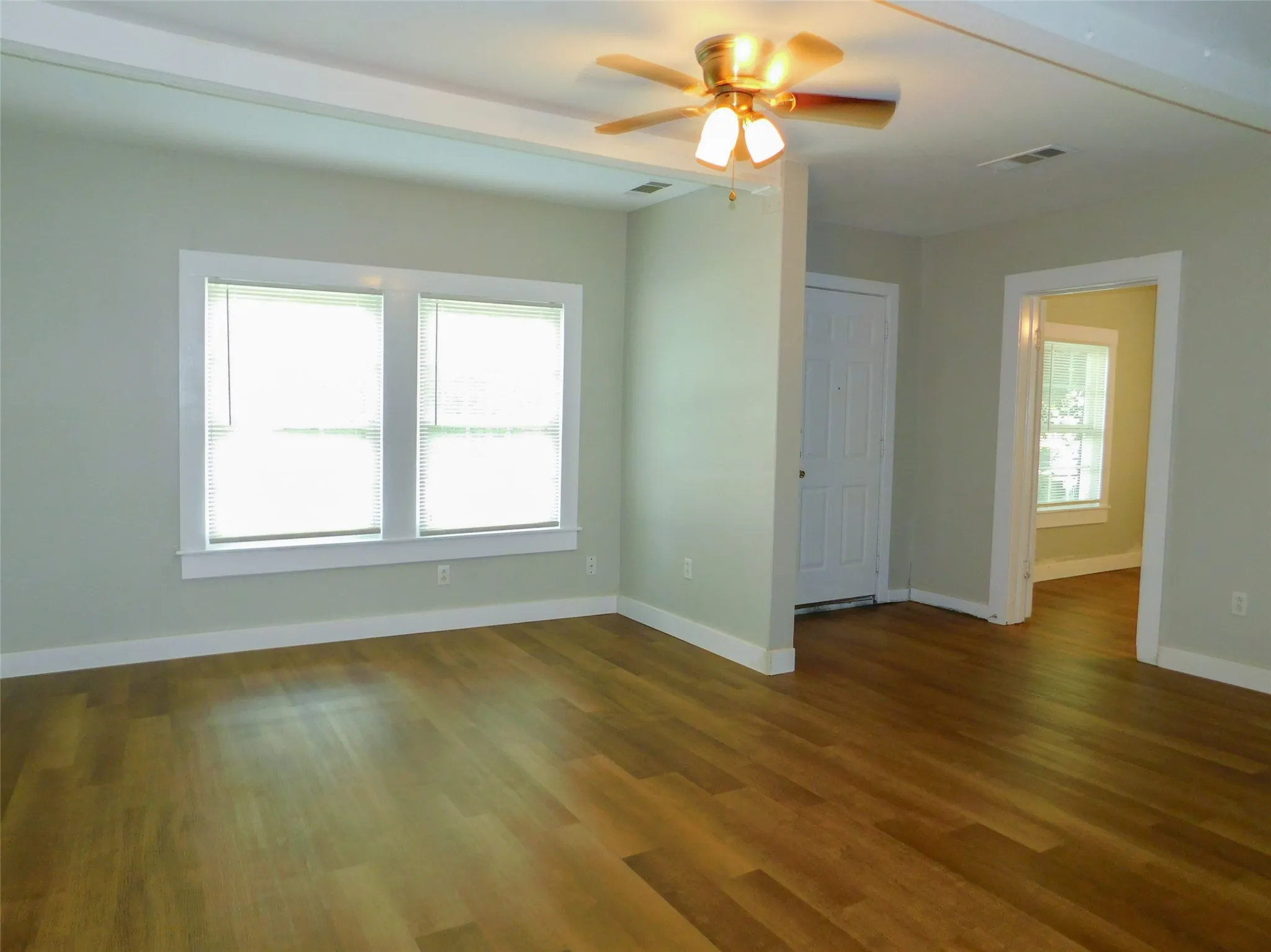 Single Family Residence For Rent in Denton County , 315 W Congress Street, Denton, Texas 76201, 3 Bedroom, 2 Bathroom, Garage spaces, 1,478 Sqft, built in 1963, mls#21395367, Real Estate Agent in Denton, Homes For Rent in Denton county, Homes For Rent in Denton, Realtor in Denton Texas, Real Estate Brokerage Independent Realty Texas, Luminita Cordes Realtor