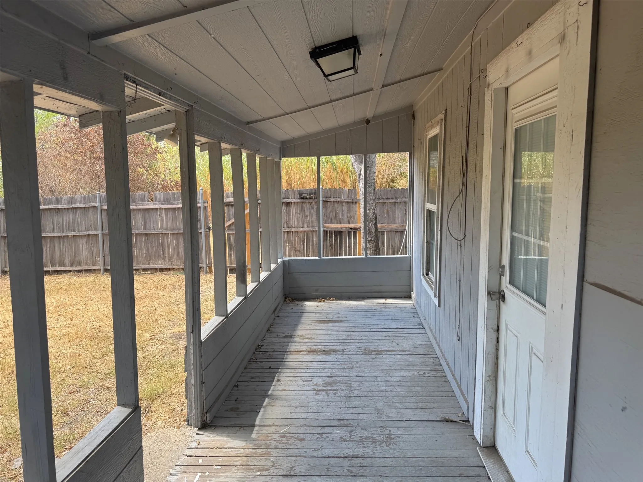 Single Family Residence For Rent in Denton County , 315 W Congress Street, Denton, Texas 76201, 3 Bedroom, 2 Bathroom, Garage spaces, 1,478 Sqft, built in 1963, mls#21395367, Real Estate Agent in Denton, Homes For Rent in Denton county, Homes For Rent in Denton, Realtor in Denton Texas, Real Estate Brokerage Independent Realty Texas, Luminita Cordes Realtor