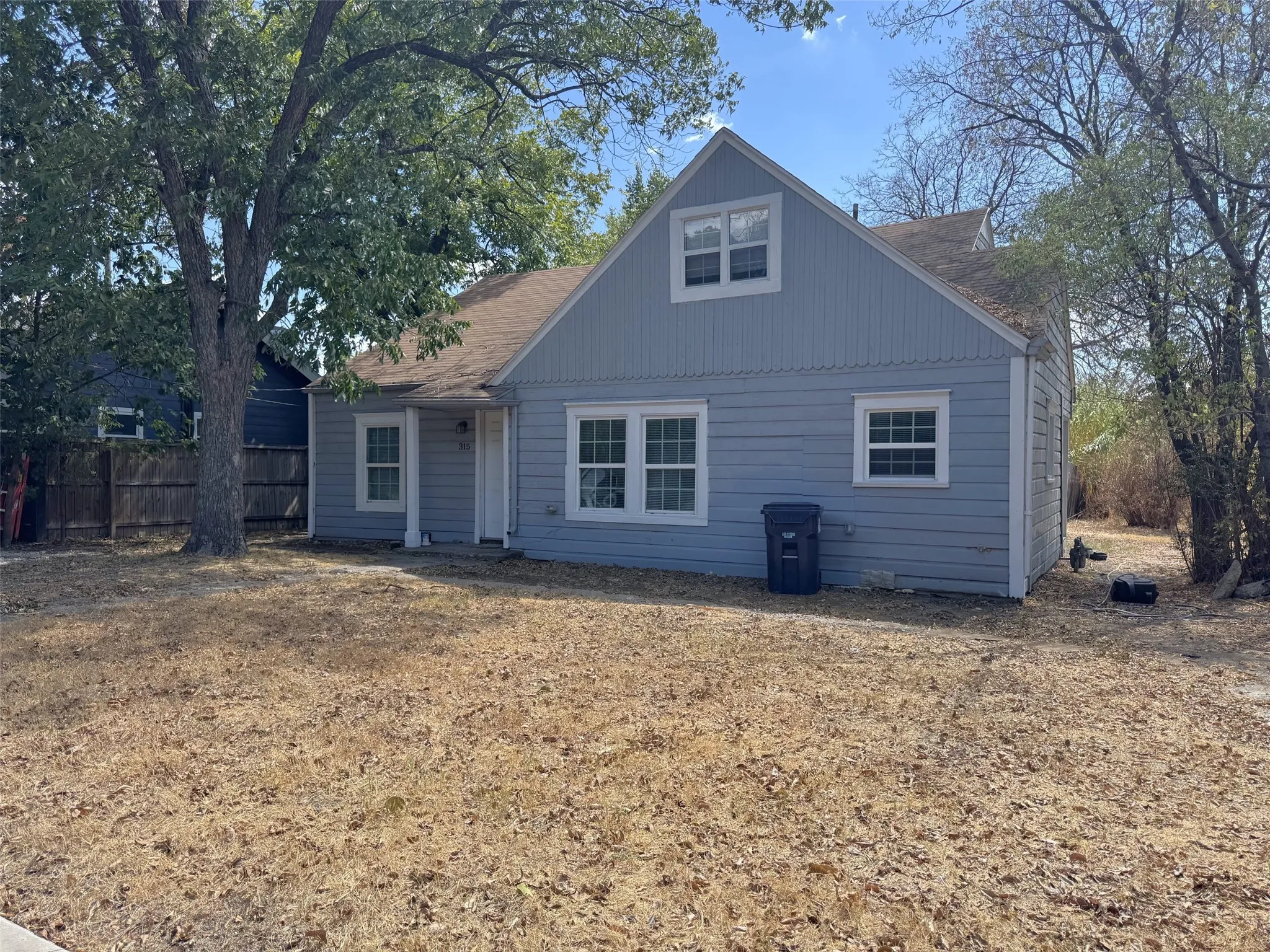Single Family Residence For Rent in Denton County , 315 W Congress Street, Denton, Texas 76201, 3 Bedroom, 2 Bathroom, Garage spaces, 1,478 Sqft, built in 1963, mls#21395367, Real Estate Agent in Denton, Homes For Rent in Denton county, Homes For Rent in Denton, Realtor in Denton Texas, Real Estate Brokerage Independent Realty Texas, Luminita Cordes Realtor