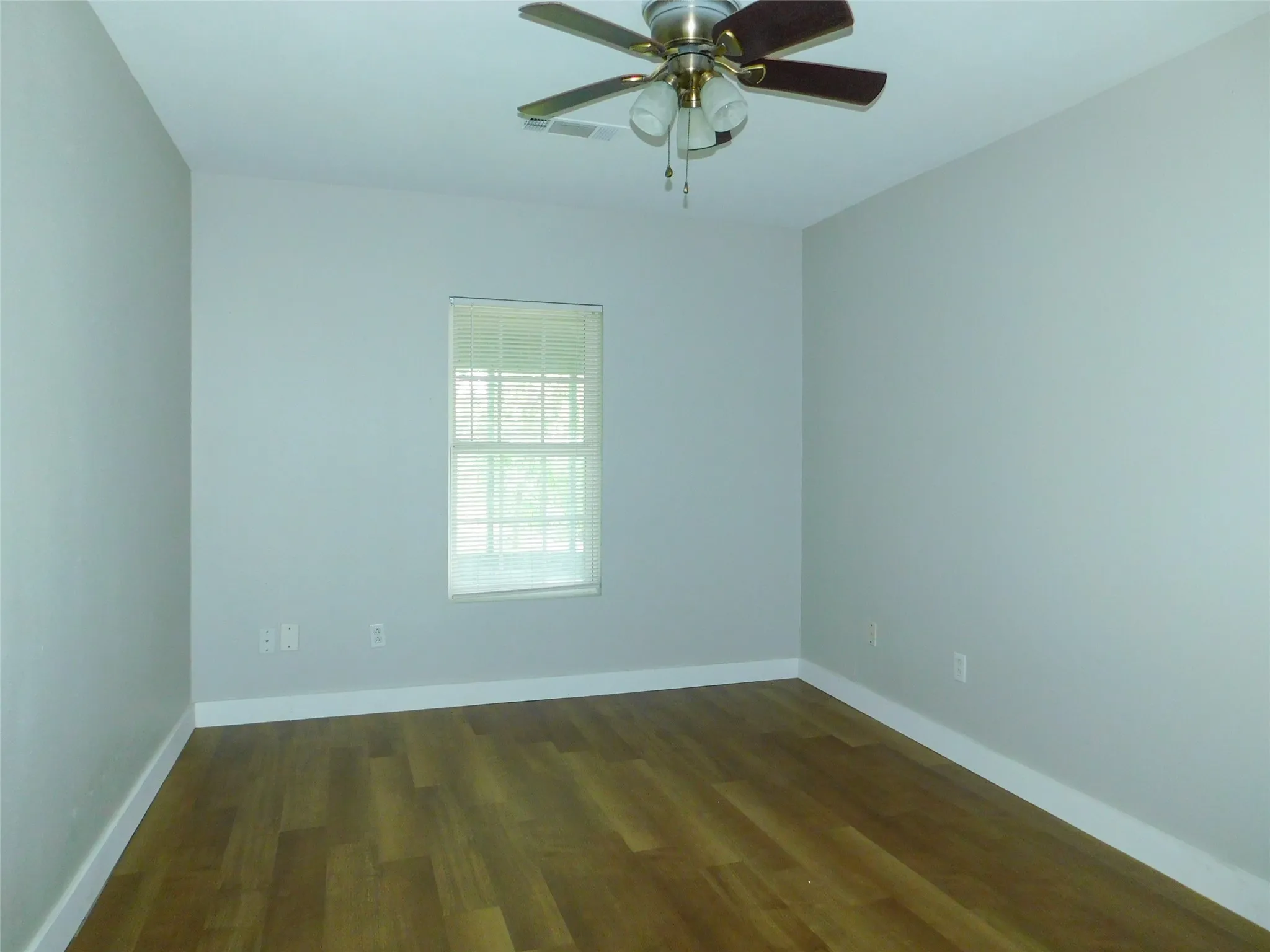 Single Family Residence For Rent in Denton County , 315 W Congress Street, Denton, Texas 76201, 3 Bedroom, 2 Bathroom, Garage spaces, 1,478 Sqft, built in 1963, mls#21395367, Real Estate Agent in Denton, Homes For Rent in Denton county, Homes For Rent in Denton, Realtor in Denton Texas, Real Estate Brokerage Independent Realty Texas, Luminita Cordes Realtor
