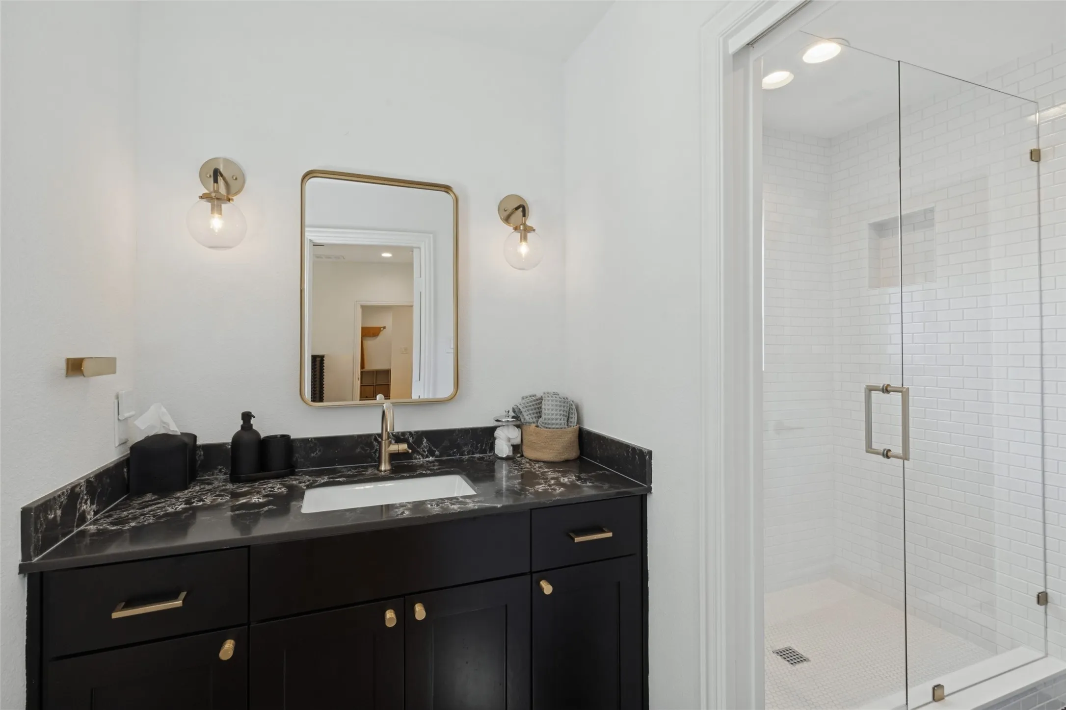 Single Family Residence For Sale in Dallas County , 8547 Santa Clara Drive, Dallas, Texas 75218, 4 Bedroom, 5 Bathroom, 2 Garage spaces, 3,834 Sqft, built in 1950, mls#21393965, Real Estate Agent in Dallas, Homes For Sale in Dallas county, Homes For Sale in Dallas, Realtor in Dallas Texas, Real Estate Brokerage Independent Realty Texas, Luminita Cordes Realtor