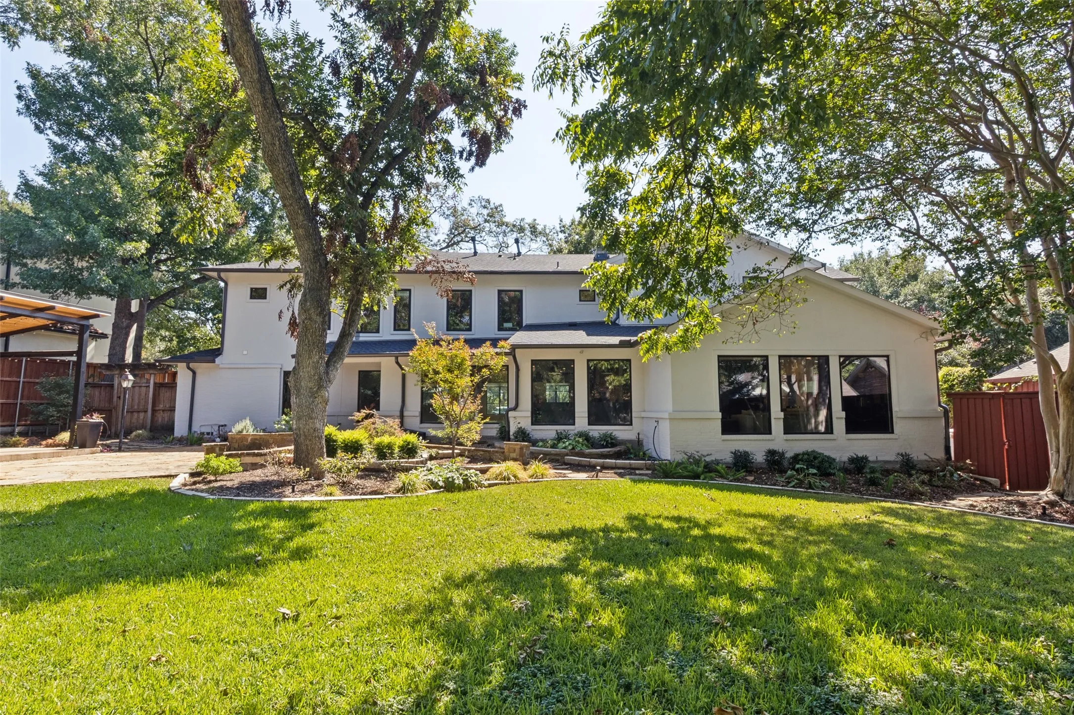 Single Family Residence For Sale in Dallas County , 8547 Santa Clara Drive, Dallas, Texas 75218, 4 Bedroom, 5 Bathroom, 2 Garage spaces, 3,834 Sqft, built in 1950, mls#21393965, Real Estate Agent in Dallas, Homes For Sale in Dallas county, Homes For Sale in Dallas, Realtor in Dallas Texas, Real Estate Brokerage Independent Realty Texas, Luminita Cordes Realtor