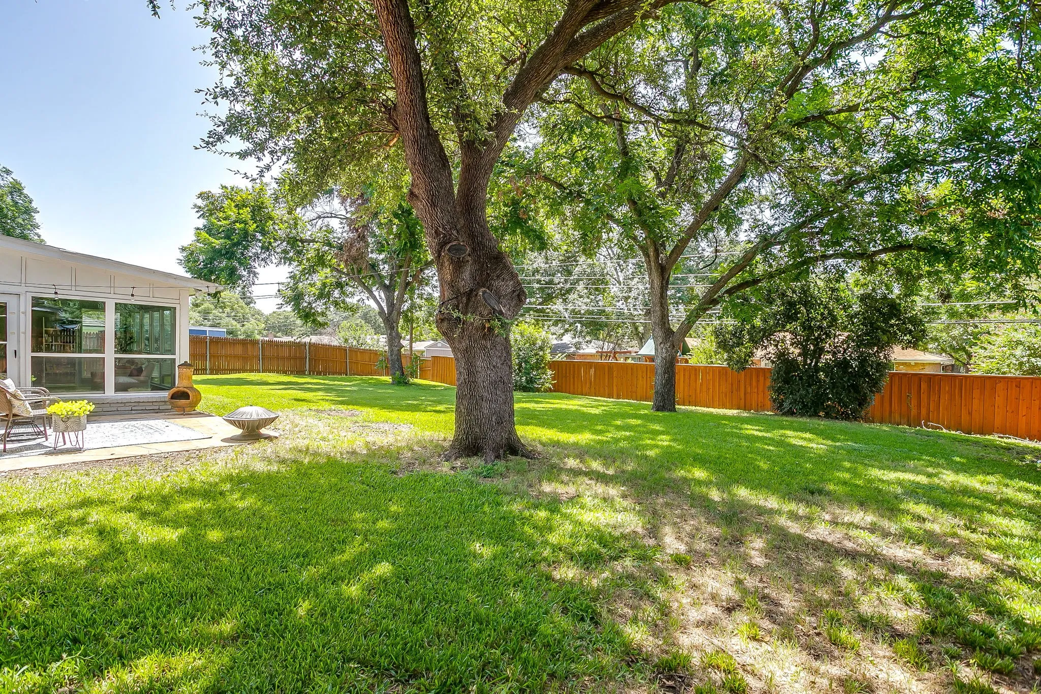 Single Family Residence For Sale in Tarrant County , 3817 Lawndale Avenue, Fort Worth, Texas 76133, 4 Bedroom, 3 Bathroom, 2 Garage spaces, 2,470 Sqft, built in 1969, mls#21395436, Real Estate Agent in Fort Worth, Homes For Sale in Tarrant county, Homes For Sale in Fort Worth, Realtor in Fort Worth Texas, Real Estate Brokerage Independent Realty Texas, Luminita Cordes Realtor
