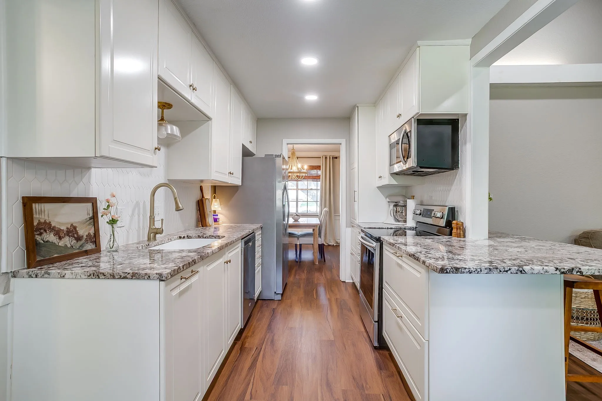Single Family Residence For Sale in Tarrant County , 3817 Lawndale Avenue, Fort Worth, Texas 76133, 4 Bedroom, 3 Bathroom, 2 Garage spaces, 2,470 Sqft, built in 1969, mls#21395436, Real Estate Agent in Fort Worth, Homes For Sale in Tarrant county, Homes For Sale in Fort Worth, Realtor in Fort Worth Texas, Real Estate Brokerage Independent Realty Texas, Luminita Cordes Realtor