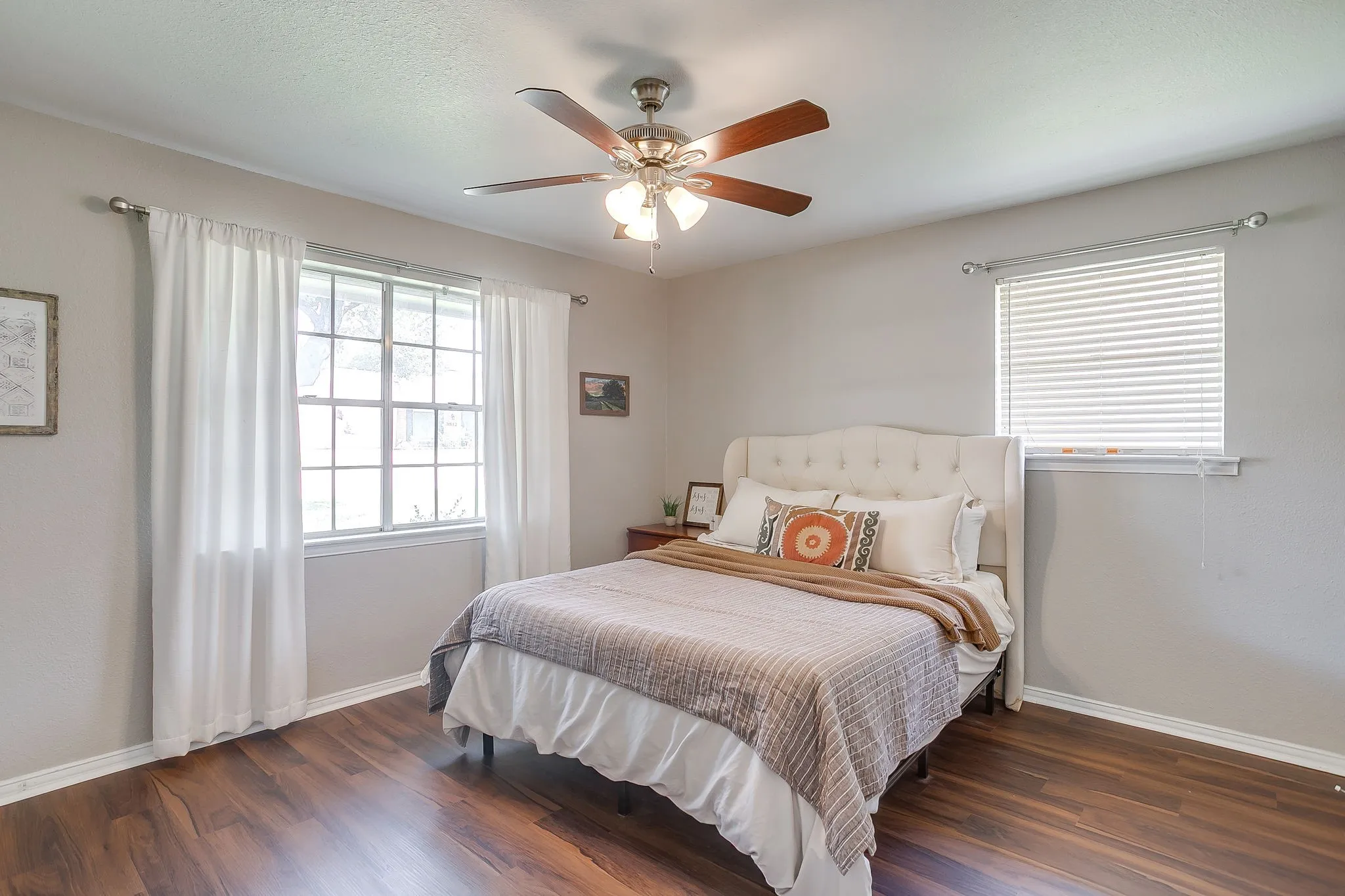Single Family Residence For Sale in Tarrant County , 3817 Lawndale Avenue, Fort Worth, Texas 76133, 4 Bedroom, 3 Bathroom, 2 Garage spaces, 2,470 Sqft, built in 1969, mls#21395436, Real Estate Agent in Fort Worth, Homes For Sale in Tarrant county, Homes For Sale in Fort Worth, Realtor in Fort Worth Texas, Real Estate Brokerage Independent Realty Texas, Luminita Cordes Realtor