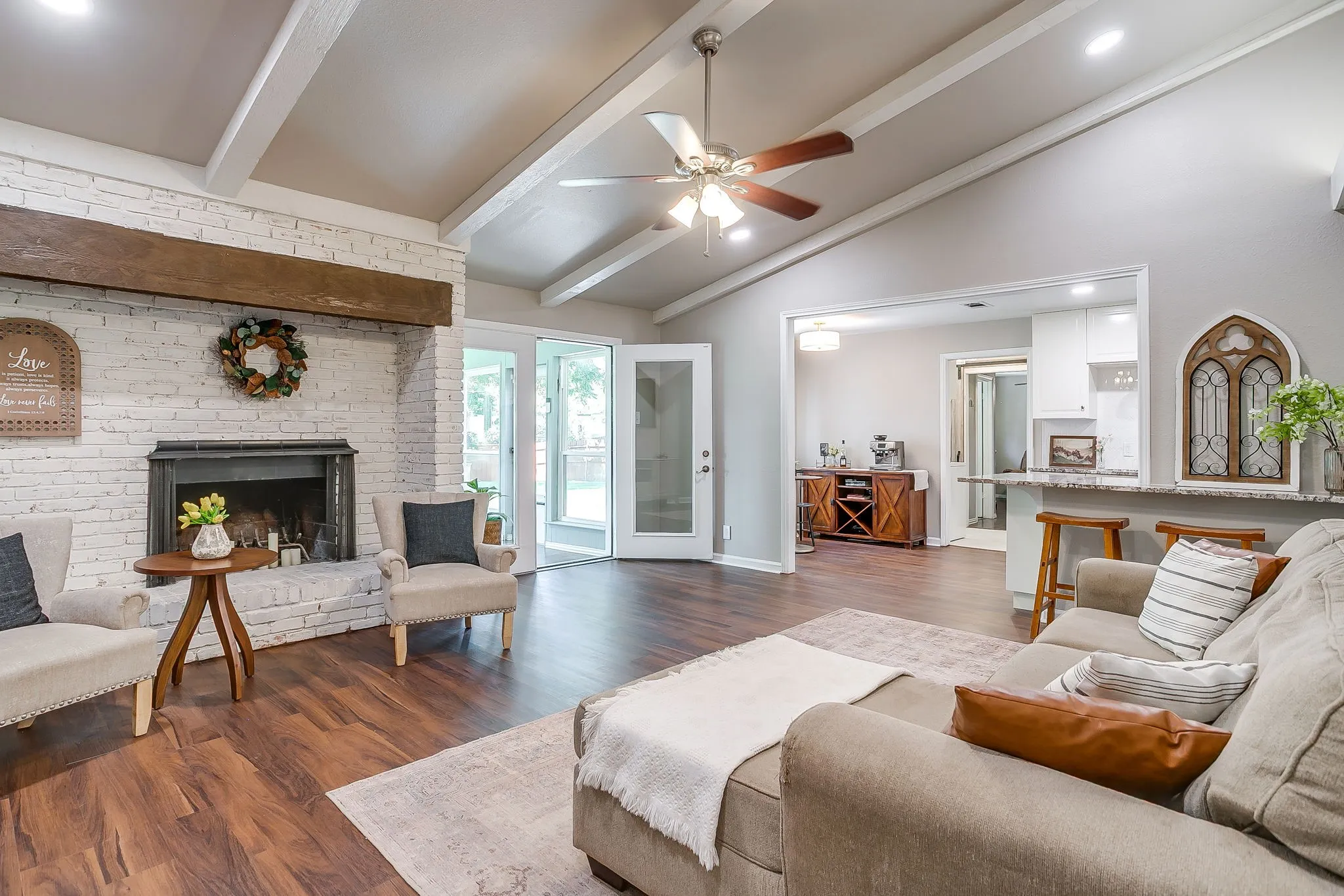 Single Family Residence For Sale in Tarrant County , 3817 Lawndale Avenue, Fort Worth, Texas 76133, 4 Bedroom, 3 Bathroom, 2 Garage spaces, 2,470 Sqft, built in 1969, mls#21395436, Real Estate Agent in Fort Worth, Homes For Sale in Tarrant county, Homes For Sale in Fort Worth, Realtor in Fort Worth Texas, Real Estate Brokerage Independent Realty Texas, Luminita Cordes Realtor