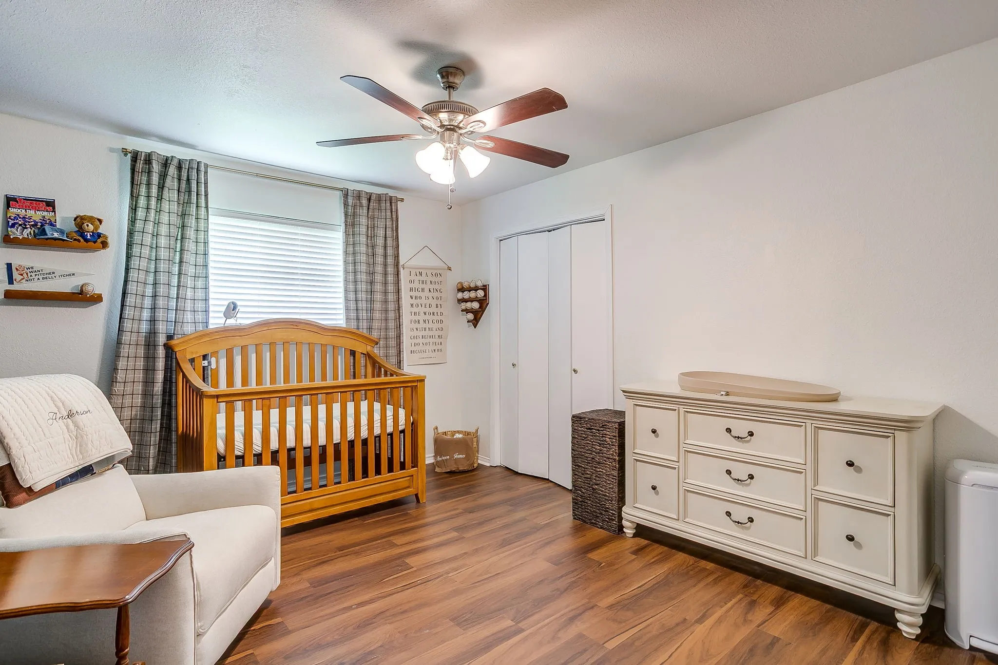 Single Family Residence For Sale in Tarrant County , 3817 Lawndale Avenue, Fort Worth, Texas 76133, 4 Bedroom, 3 Bathroom, 2 Garage spaces, 2,470 Sqft, built in 1969, mls#21395436, Real Estate Agent in Fort Worth, Homes For Sale in Tarrant county, Homes For Sale in Fort Worth, Realtor in Fort Worth Texas, Real Estate Brokerage Independent Realty Texas, Luminita Cordes Realtor