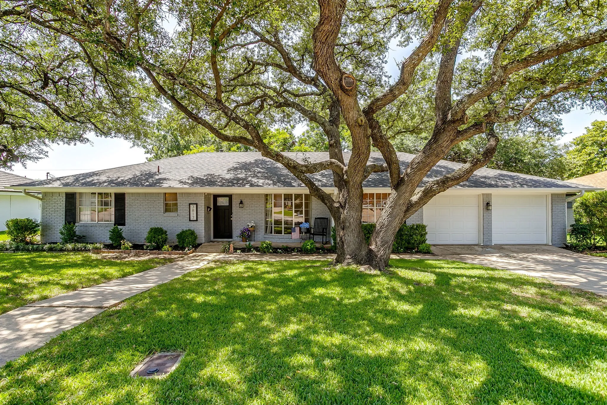 Single Family Residence For Sale in Tarrant County , 3817 Lawndale Avenue, Fort Worth, Texas 76133, 4 Bedroom, 3 Bathroom, 2 Garage spaces, 2,470 Sqft, built in 1969, mls#21395436, Real Estate Agent in Fort Worth, Homes For Sale in Tarrant county, Homes For Sale in Fort Worth, Realtor in Fort Worth Texas, Real Estate Brokerage Independent Realty Texas, Luminita Cordes Realtor