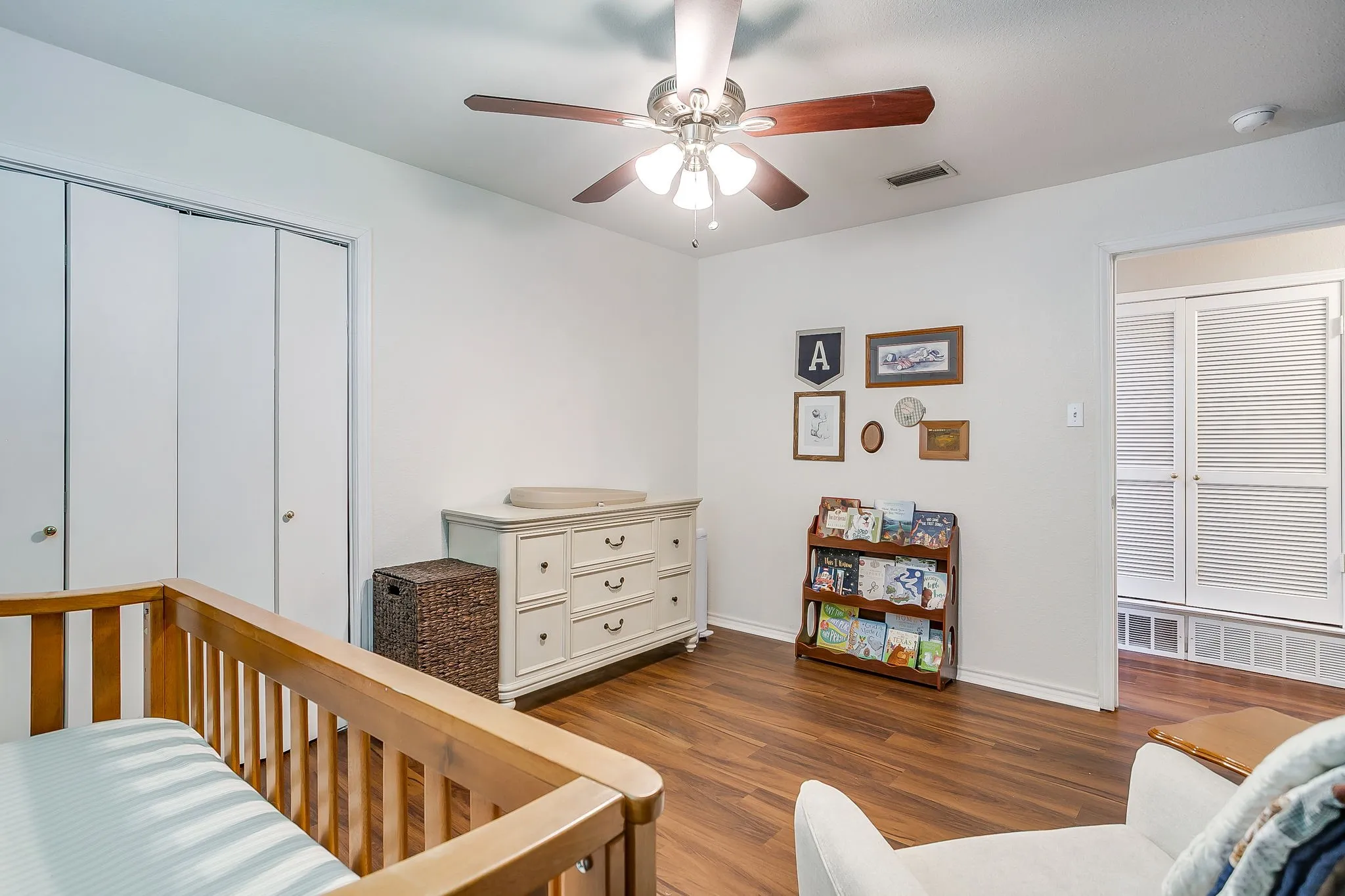 Single Family Residence For Sale in Tarrant County , 3817 Lawndale Avenue, Fort Worth, Texas 76133, 4 Bedroom, 3 Bathroom, 2 Garage spaces, 2,470 Sqft, built in 1969, mls#21395436, Real Estate Agent in Fort Worth, Homes For Sale in Tarrant county, Homes For Sale in Fort Worth, Realtor in Fort Worth Texas, Real Estate Brokerage Independent Realty Texas, Luminita Cordes Realtor