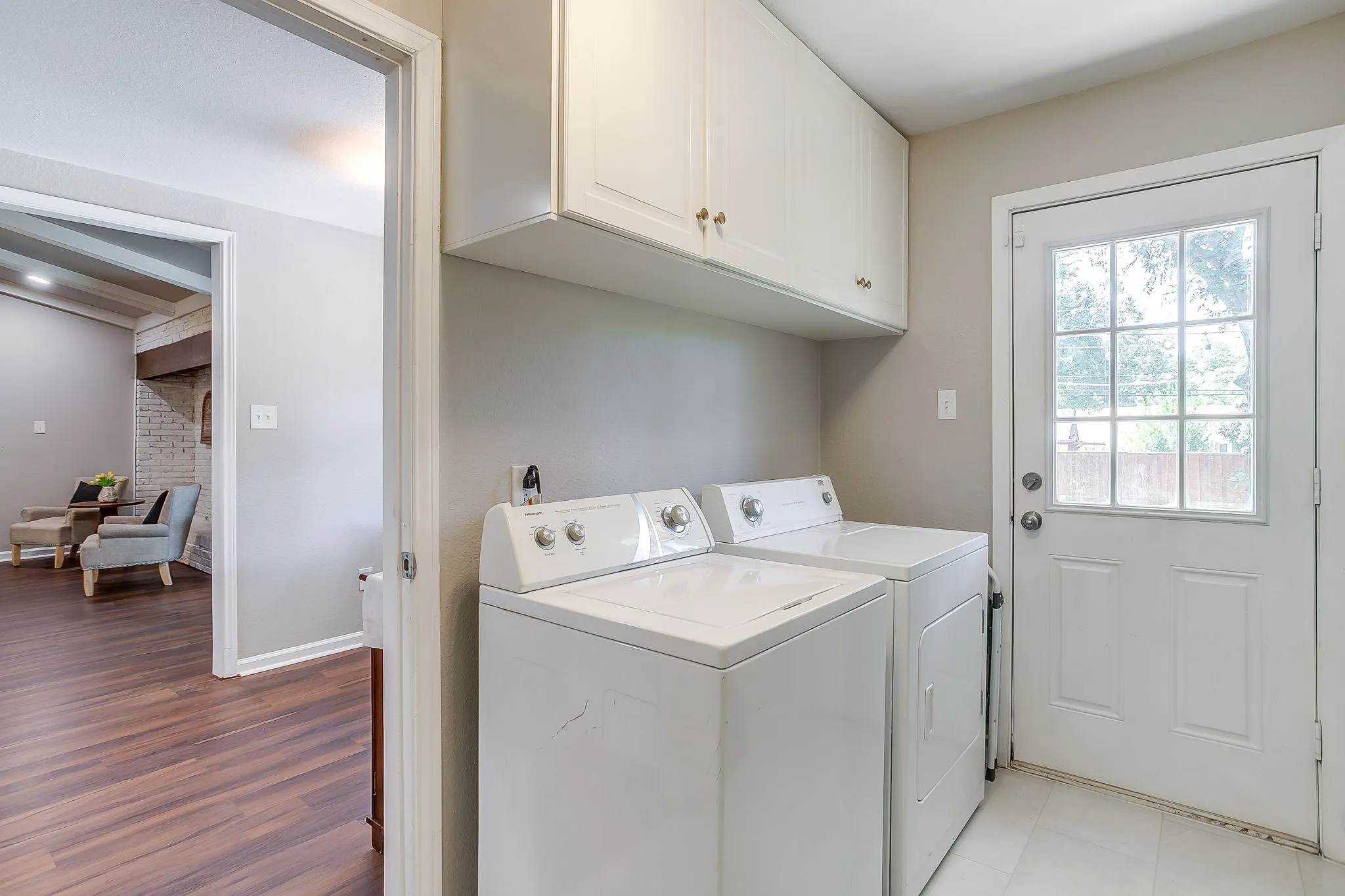 Single Family Residence For Sale in Tarrant County , 3817 Lawndale Avenue, Fort Worth, Texas 76133, 4 Bedroom, 3 Bathroom, 2 Garage spaces, 2,470 Sqft, built in 1969, mls#21395436, Real Estate Agent in Fort Worth, Homes For Sale in Tarrant county, Homes For Sale in Fort Worth, Realtor in Fort Worth Texas, Real Estate Brokerage Independent Realty Texas, Luminita Cordes Realtor