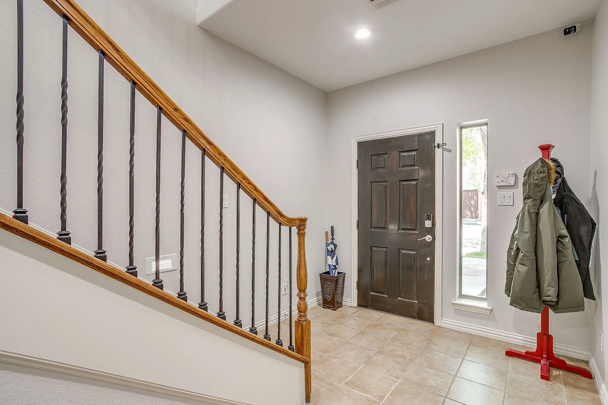 Townhouse For Rent in Tarrant County , 714 E 1st Street, Fort Worth, Texas 76102, 3 Bedroom, 4 Bathroom, 2 Garage spaces, 2,660 Sqft, built in 2005, mls#21395448, Real Estate Agent in Fort Worth, Homes For Rent in Tarrant county, Homes For Rent in Fort Worth, Realtor in Fort Worth Texas, Real Estate Brokerage Independent Realty Texas, Luminita Cordes Realtor