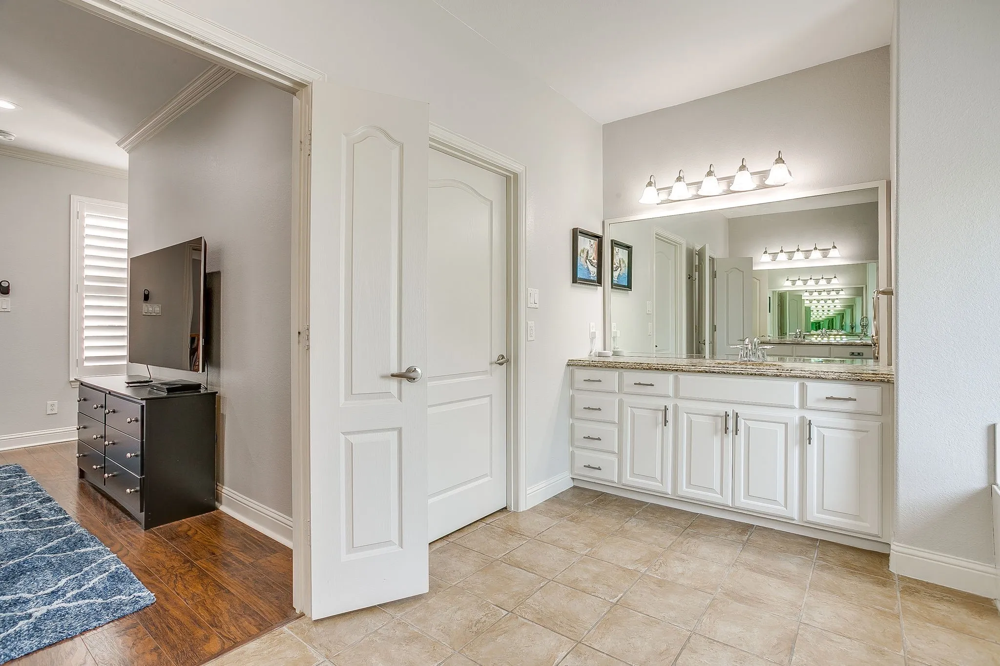 Townhouse For Rent in Tarrant County , 714 E 1st Street, Fort Worth, Texas 76102, 3 Bedroom, 4 Bathroom, 2 Garage spaces, 2,660 Sqft, built in 2005, mls#21395448, Real Estate Agent in Fort Worth, Homes For Rent in Tarrant county, Homes For Rent in Fort Worth, Realtor in Fort Worth Texas, Real Estate Brokerage Independent Realty Texas, Luminita Cordes Realtor