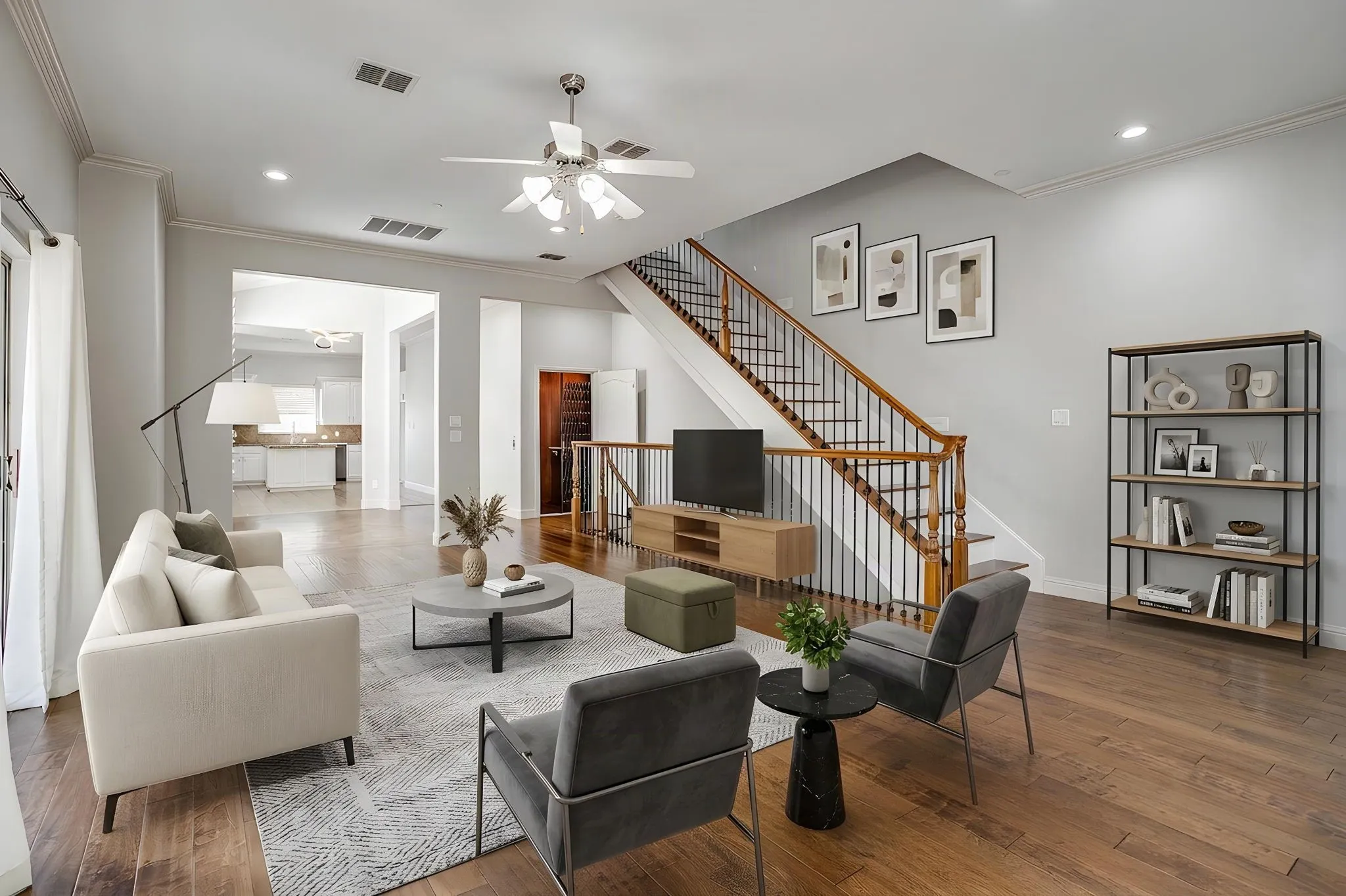Townhouse For Rent in Tarrant County , 714 E 1st Street, Fort Worth, Texas 76102, 3 Bedroom, 4 Bathroom, 2 Garage spaces, 2,660 Sqft, built in 2005, mls#21395448, Real Estate Agent in Fort Worth, Homes For Rent in Tarrant county, Homes For Rent in Fort Worth, Realtor in Fort Worth Texas, Real Estate Brokerage Independent Realty Texas, Luminita Cordes Realtor