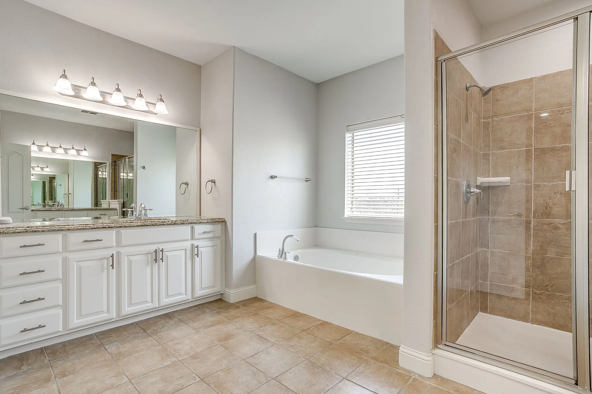 Townhouse For Rent in Tarrant County , 714 E 1st Street, Fort Worth, Texas 76102, 3 Bedroom, 4 Bathroom, 2 Garage spaces, 2,660 Sqft, built in 2005, mls#21395448, Real Estate Agent in Fort Worth, Homes For Rent in Tarrant county, Homes For Rent in Fort Worth, Realtor in Fort Worth Texas, Real Estate Brokerage Independent Realty Texas, Luminita Cordes Realtor