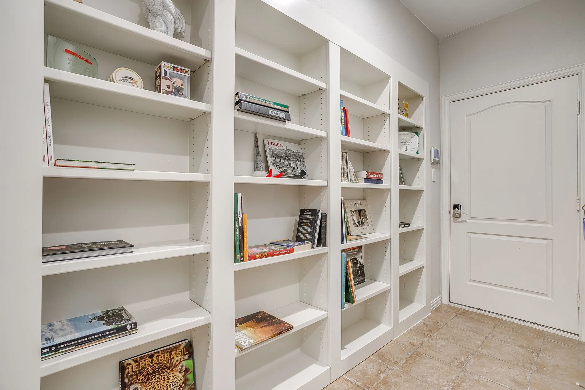 Townhouse For Rent in Tarrant County , 714 E 1st Street, Fort Worth, Texas 76102, 3 Bedroom, 4 Bathroom, 2 Garage spaces, 2,660 Sqft, built in 2005, mls#21395448, Real Estate Agent in Fort Worth, Homes For Rent in Tarrant county, Homes For Rent in Fort Worth, Realtor in Fort Worth Texas, Real Estate Brokerage Independent Realty Texas, Luminita Cordes Realtor