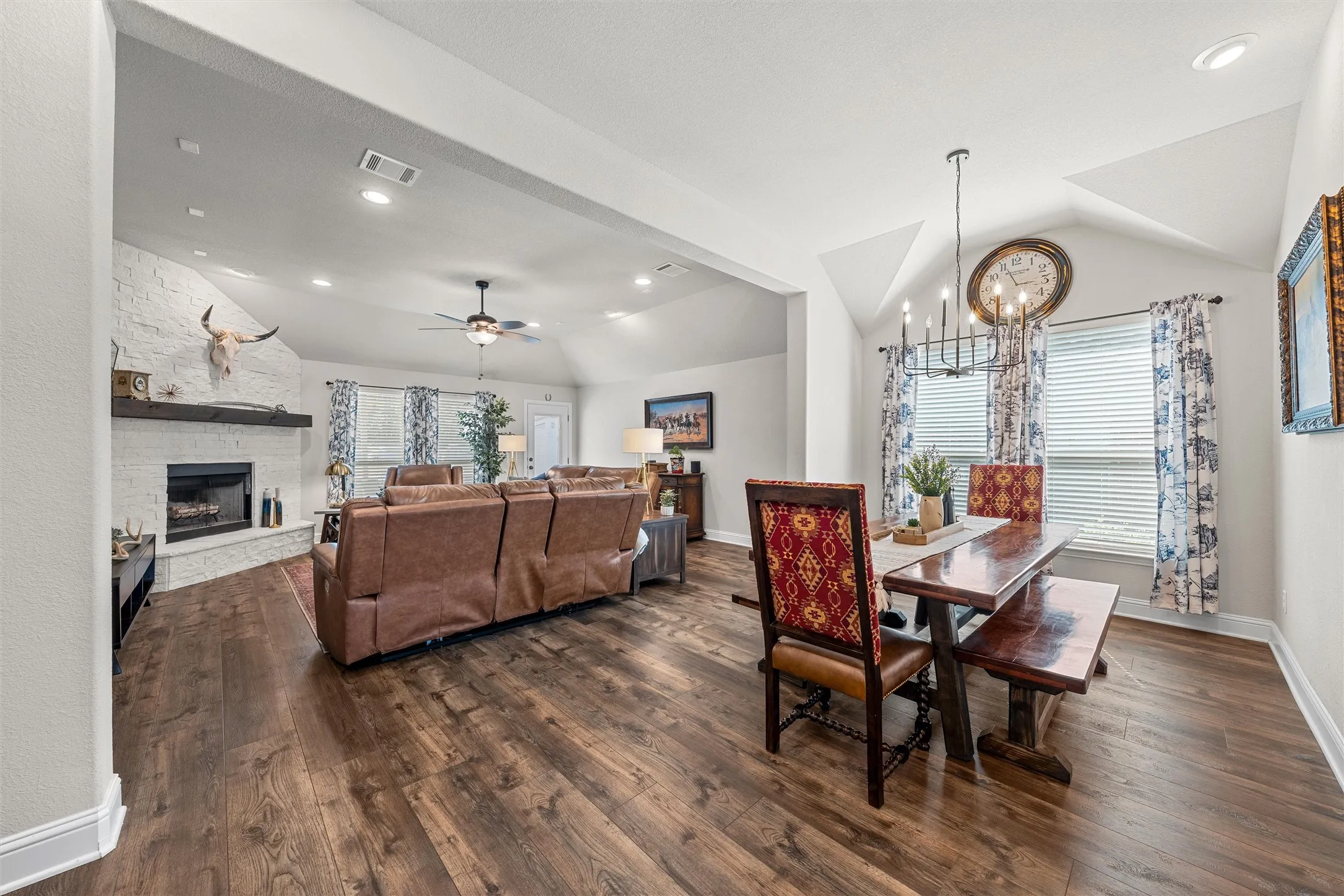 Single Family Residence For Sale in Mc Lennan County , 3140 Paint Horse, Robinson, Texas 76706, 3 Bedroom, 2 Bathroom, 2 Garage spaces, 1,710 Sqft, built in 2021, mls#21395147, Real Estate Agent in Robinson, Homes For Sale in Mc Lennan county, Homes For Sale in Robinson, Realtor in Robinson Texas, Real Estate Brokerage Independent Realty Texas, Luminita Cordes Realtor