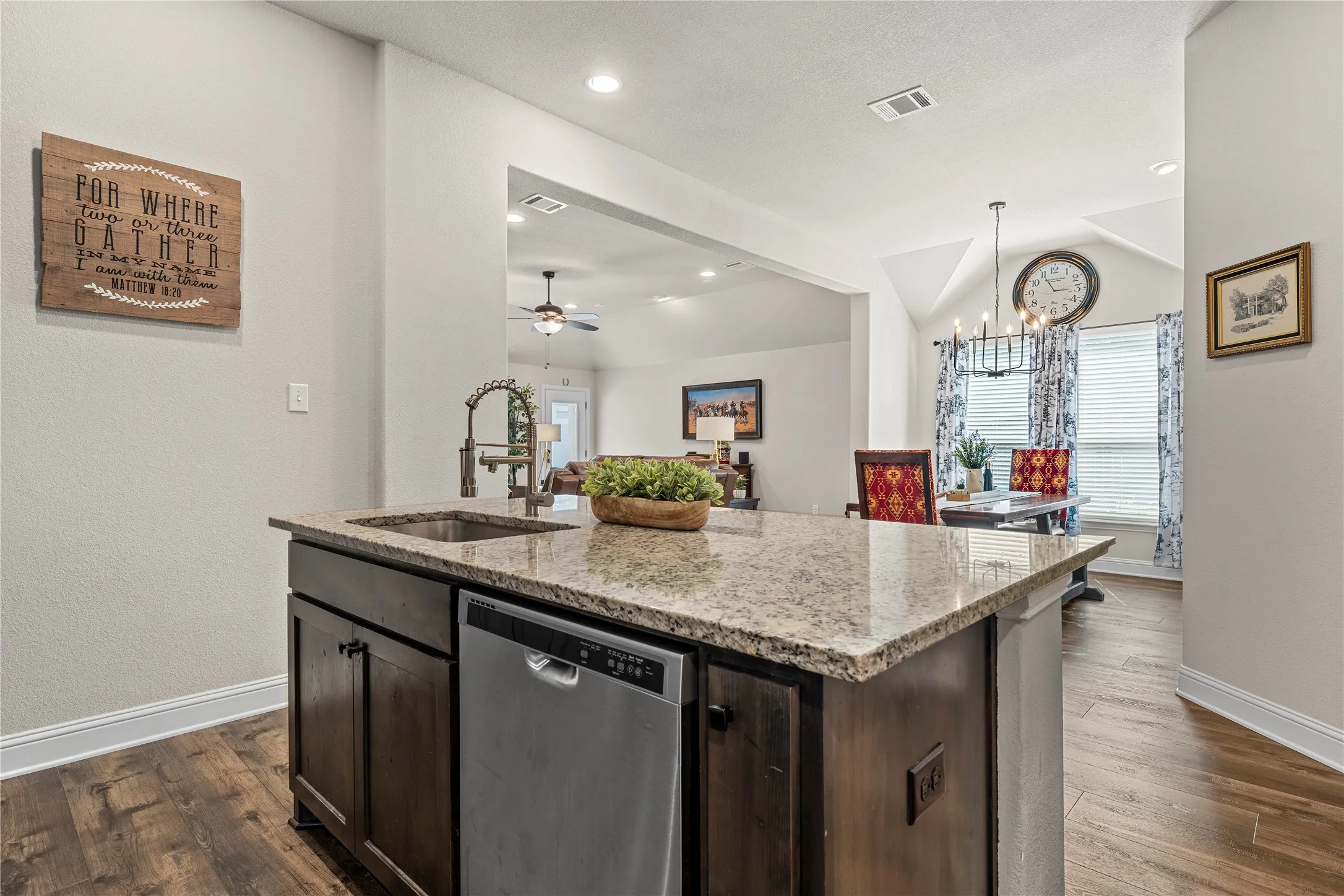 Single Family Residence For Sale in Mc Lennan County , 3140 Paint Horse, Robinson, Texas 76706, 3 Bedroom, 2 Bathroom, 2 Garage spaces, 1,710 Sqft, built in 2021, mls#21395147, Real Estate Agent in Robinson, Homes For Sale in Mc Lennan county, Homes For Sale in Robinson, Realtor in Robinson Texas, Real Estate Brokerage Independent Realty Texas, Luminita Cordes Realtor