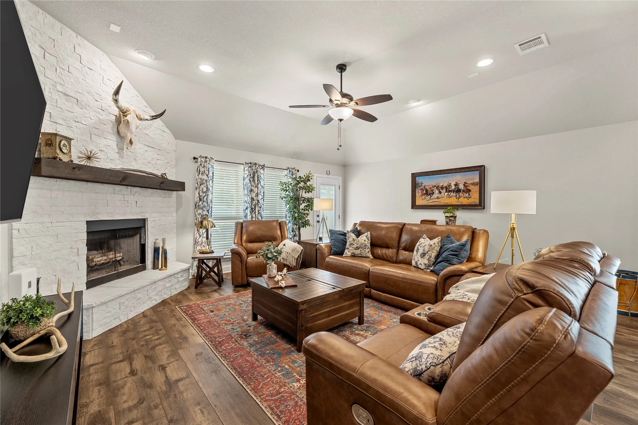 Single Family Residence For Sale in Mc Lennan County , 3140 Paint Horse, Robinson, Texas 76706, 3 Bedroom, 2 Bathroom, 2 Garage spaces, 1,710 Sqft, built in 2021, mls#21395147, Real Estate Agent in Robinson, Homes For Sale in Mc Lennan county, Homes For Sale in Robinson, Realtor in Robinson Texas, Real Estate Brokerage Independent Realty Texas, Luminita Cordes Realtor