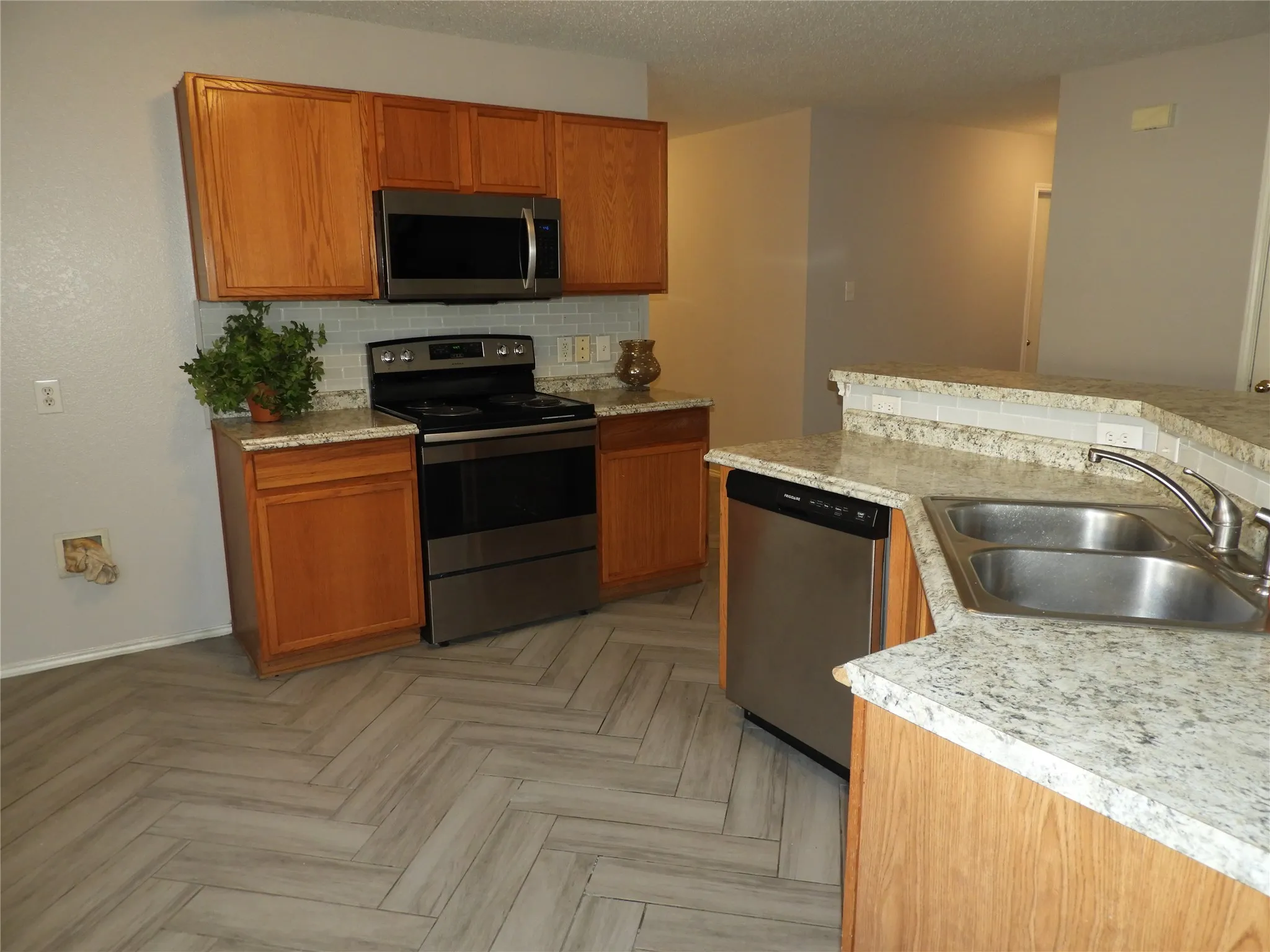 Single Family Residence For Rent in Collin County , 9513 Woodrow Wilson Drive, Mc Kinney, Texas 75072, 4 Bedroom, 2 Bathroom, 2 Garage spaces, 1,996 Sqft, built in 2004, mls#21395430, Real Estate Agent in Mc Kinney, Homes For Rent in Collin county, Homes For Rent in Mc Kinney, Realtor in Mc Kinney Texas, Real Estate Brokerage Independent Realty Texas, Luminita Cordes Realtor